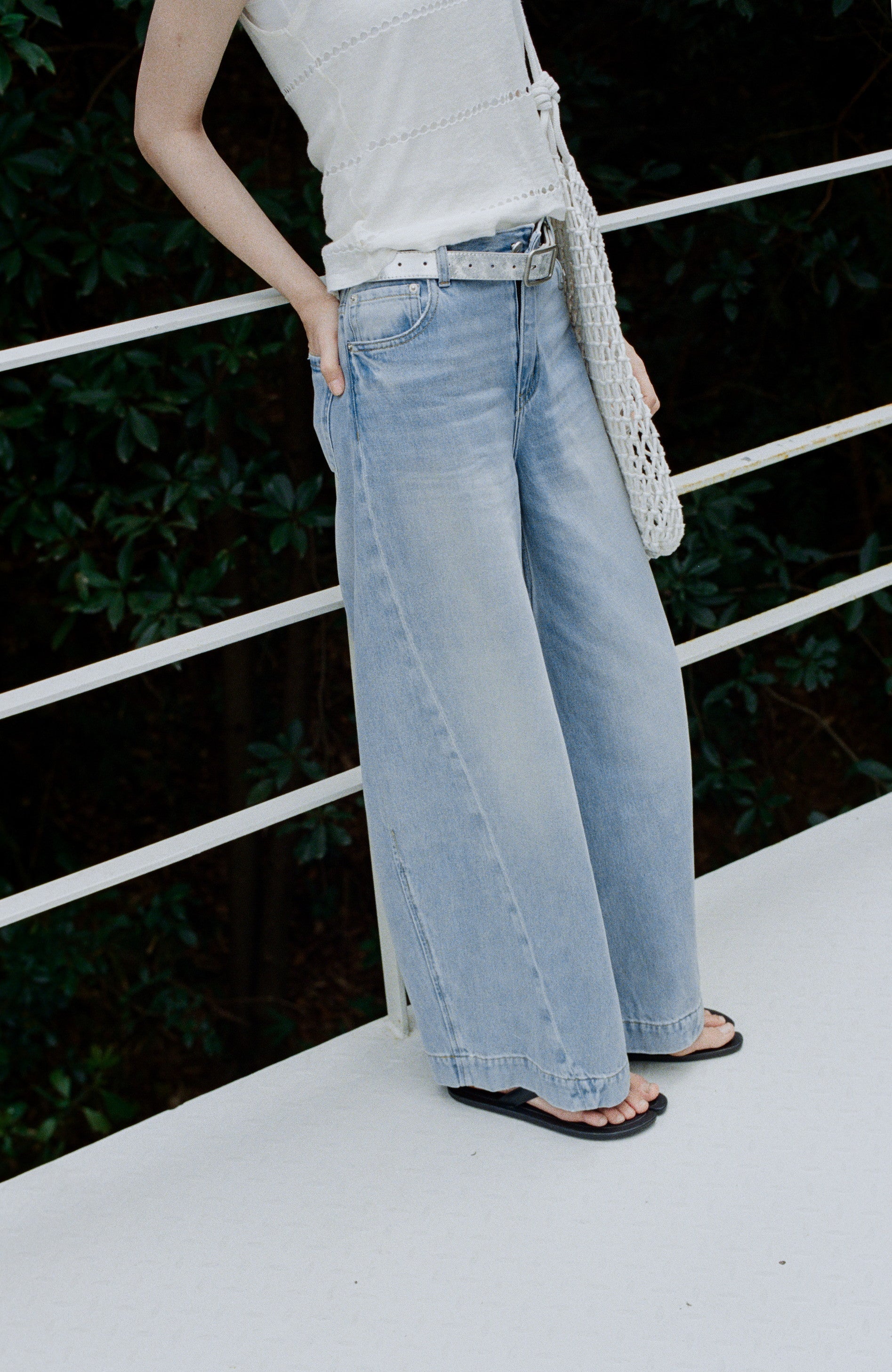 WASHED BLUE WIDE JEANS / 워시드 블루 와이드 청바지