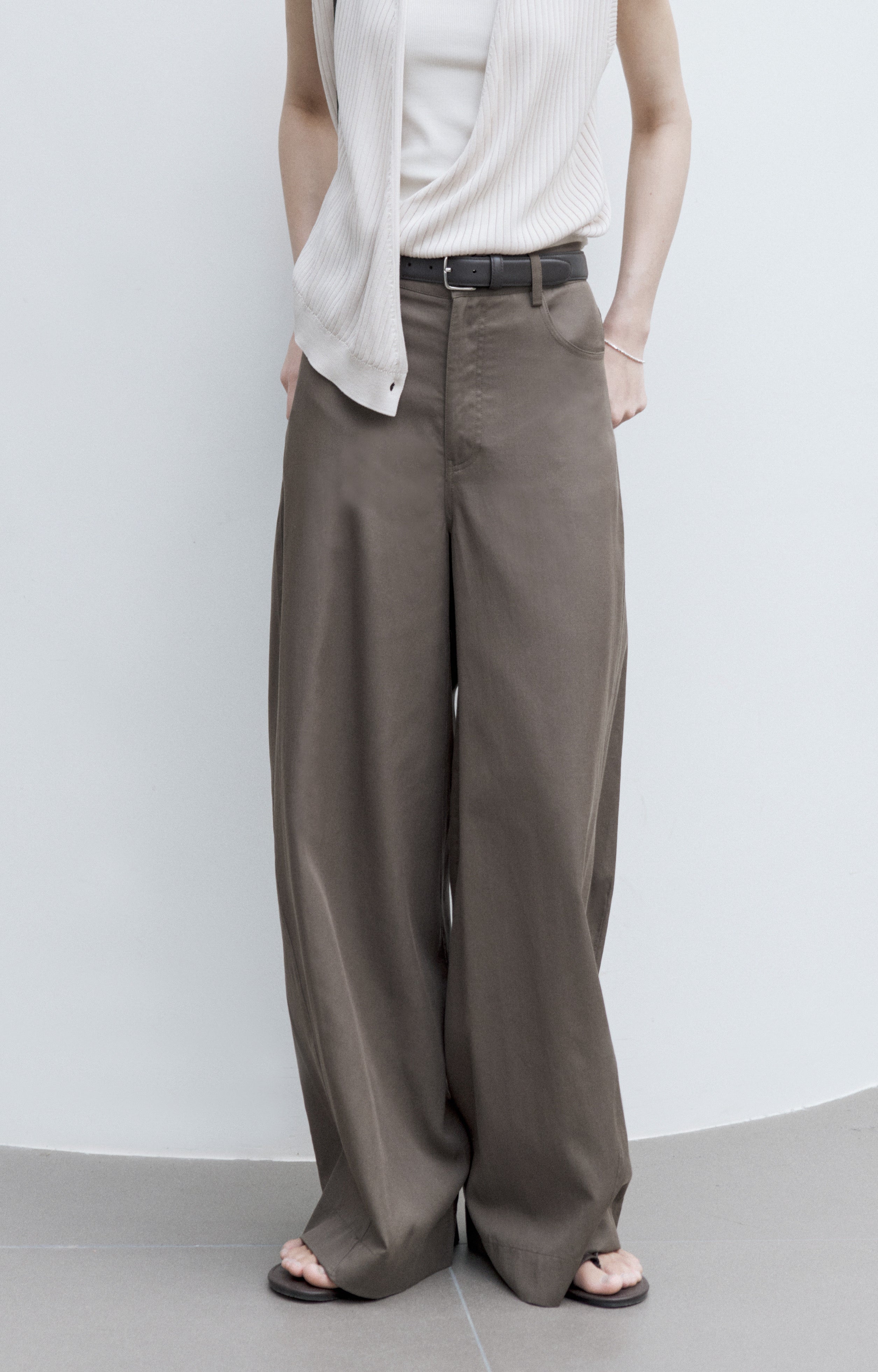 WIDE STRAIGHT FIT PANTS / ワイドストレートフィットパンツ