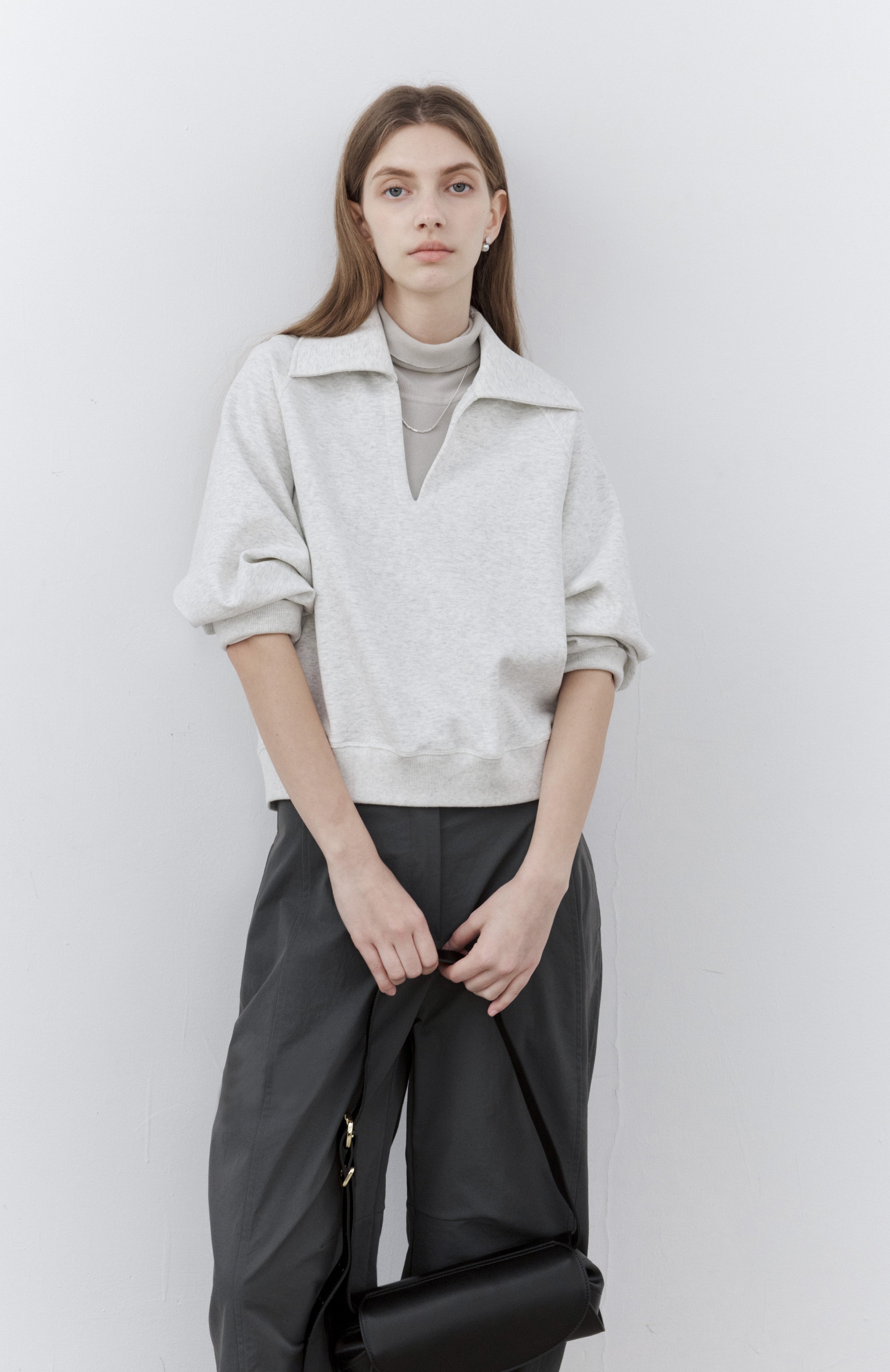 V-NECK LAPEL SWEATSHIRT/V 넥 래퍼 스웨트