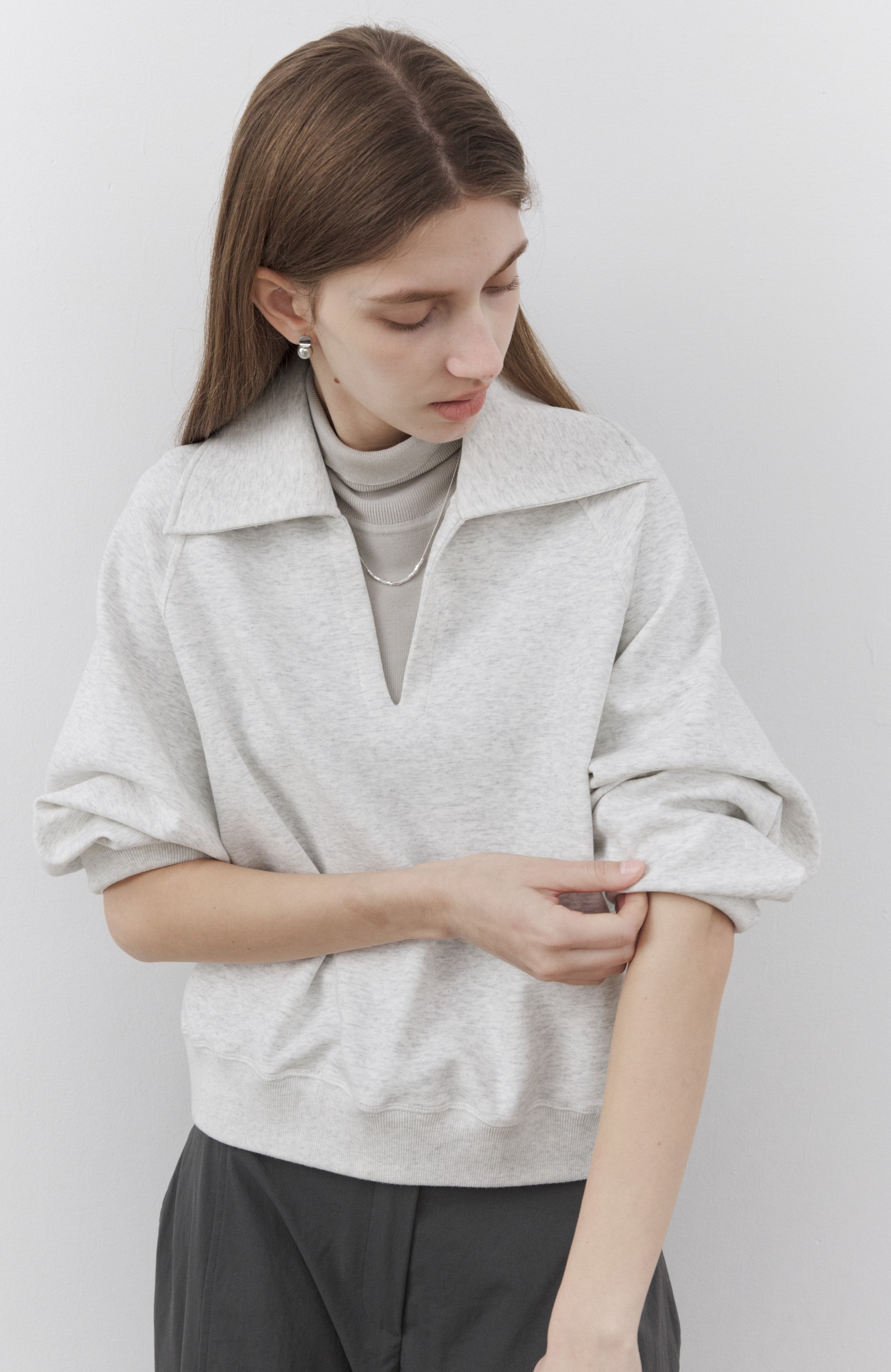 V-NECK LAPEL SWEATSHIRT/V 넥 래퍼 스웨트