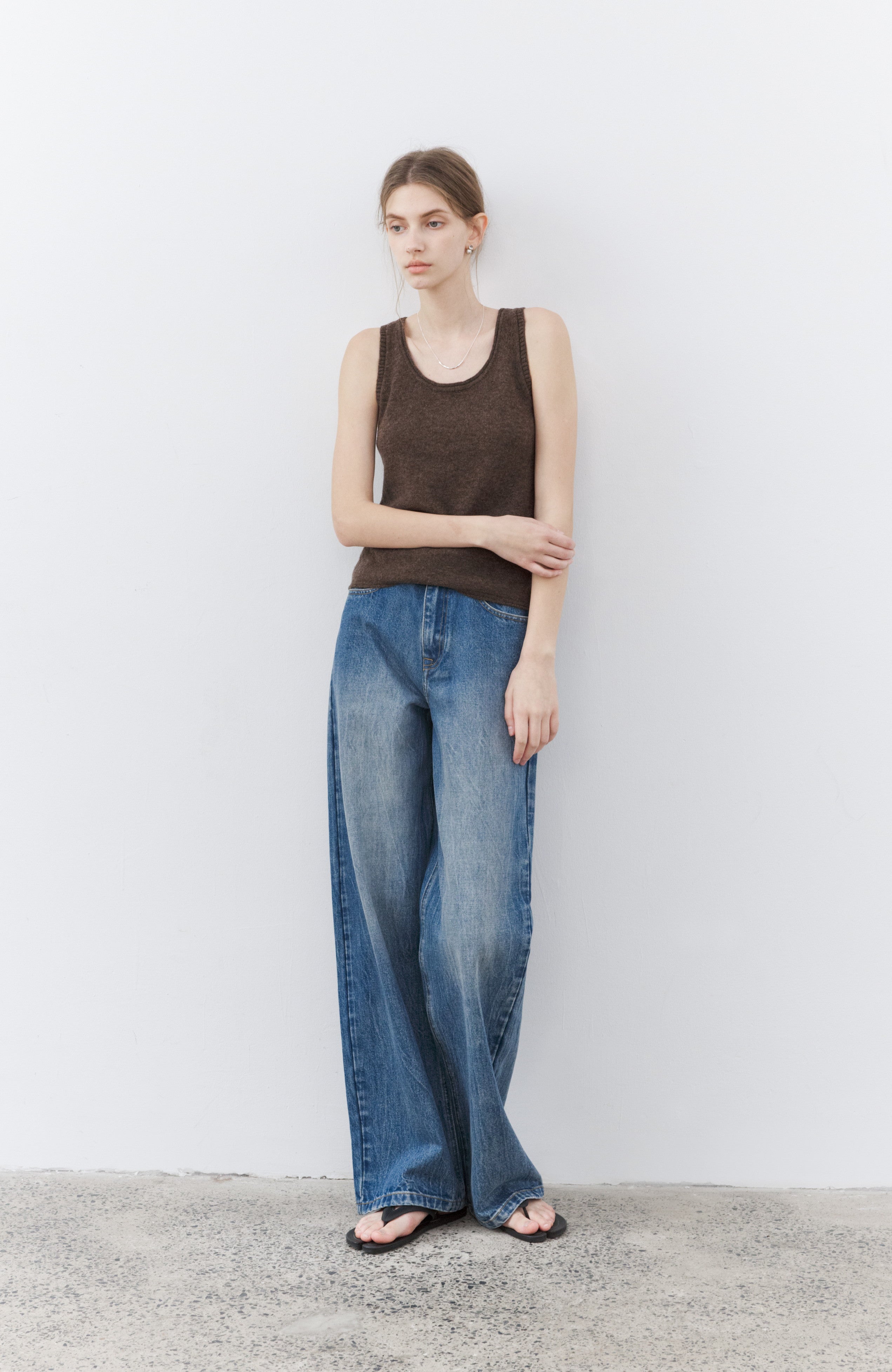 BASIC STRAIGHT JEANS