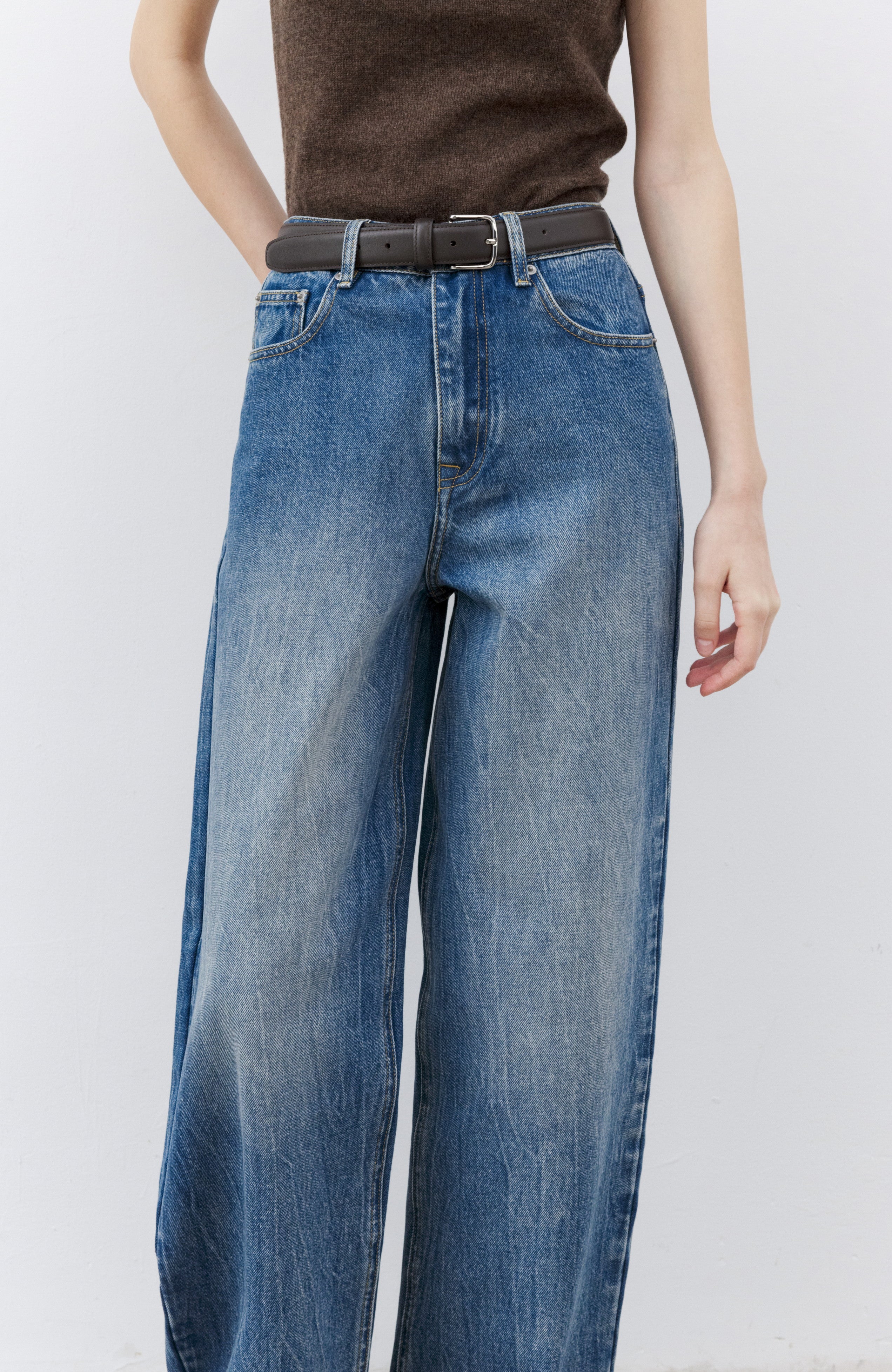 BASIC STRAIGHT JEANS