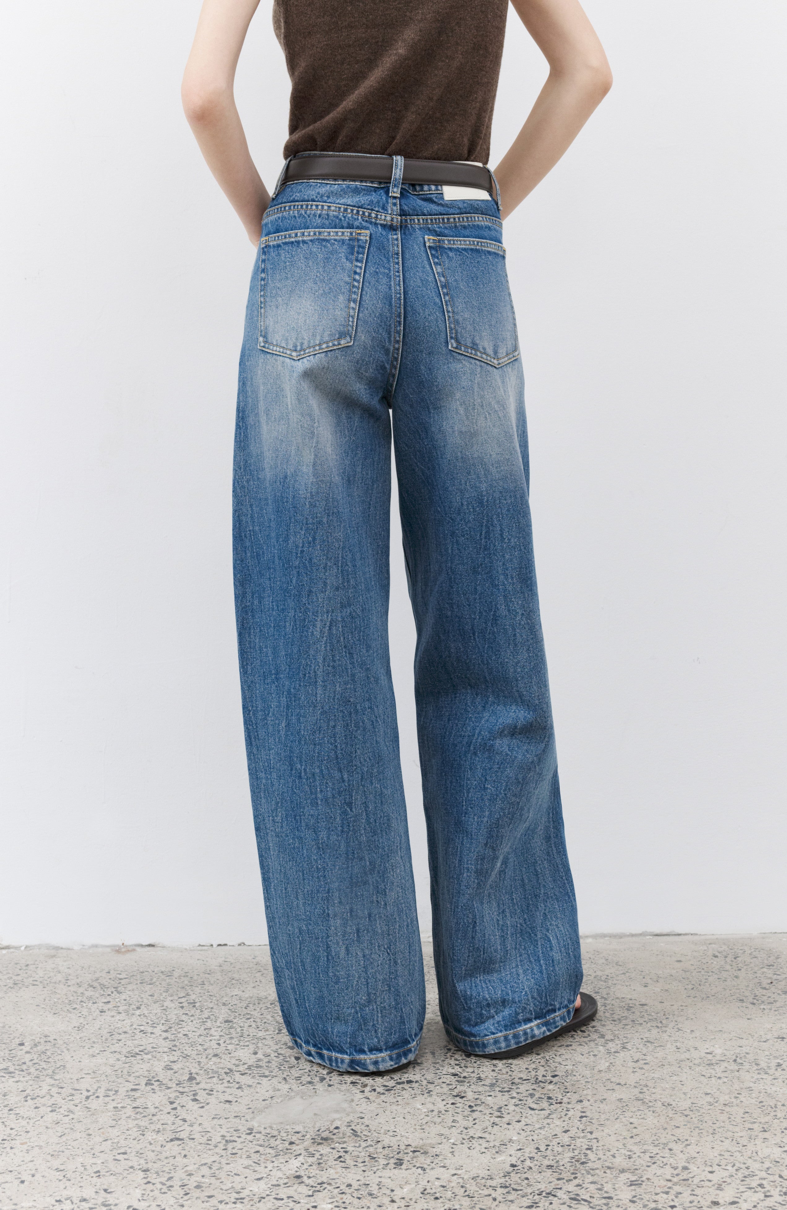 BASIC STRAIGHT JEANS