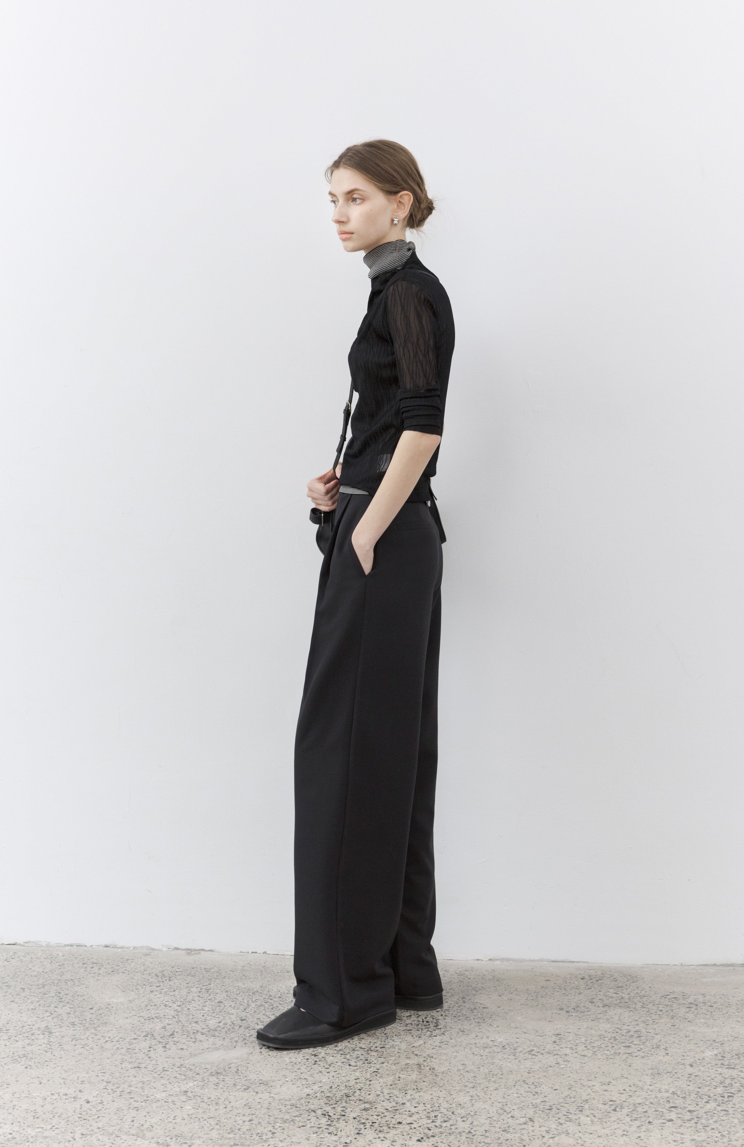 DRAPE STRAIGHT SLACKS
