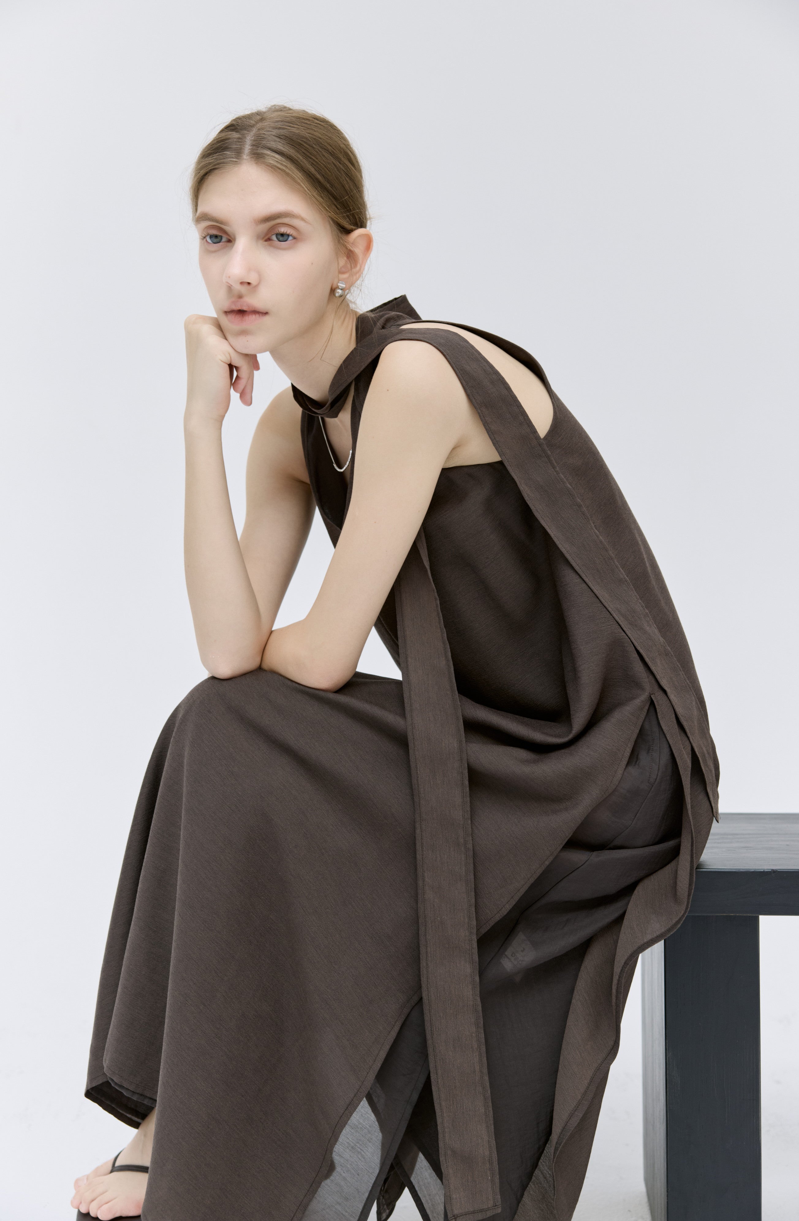 HALTER NECK FLARE DRESS / ホルターネックフレアワンピース