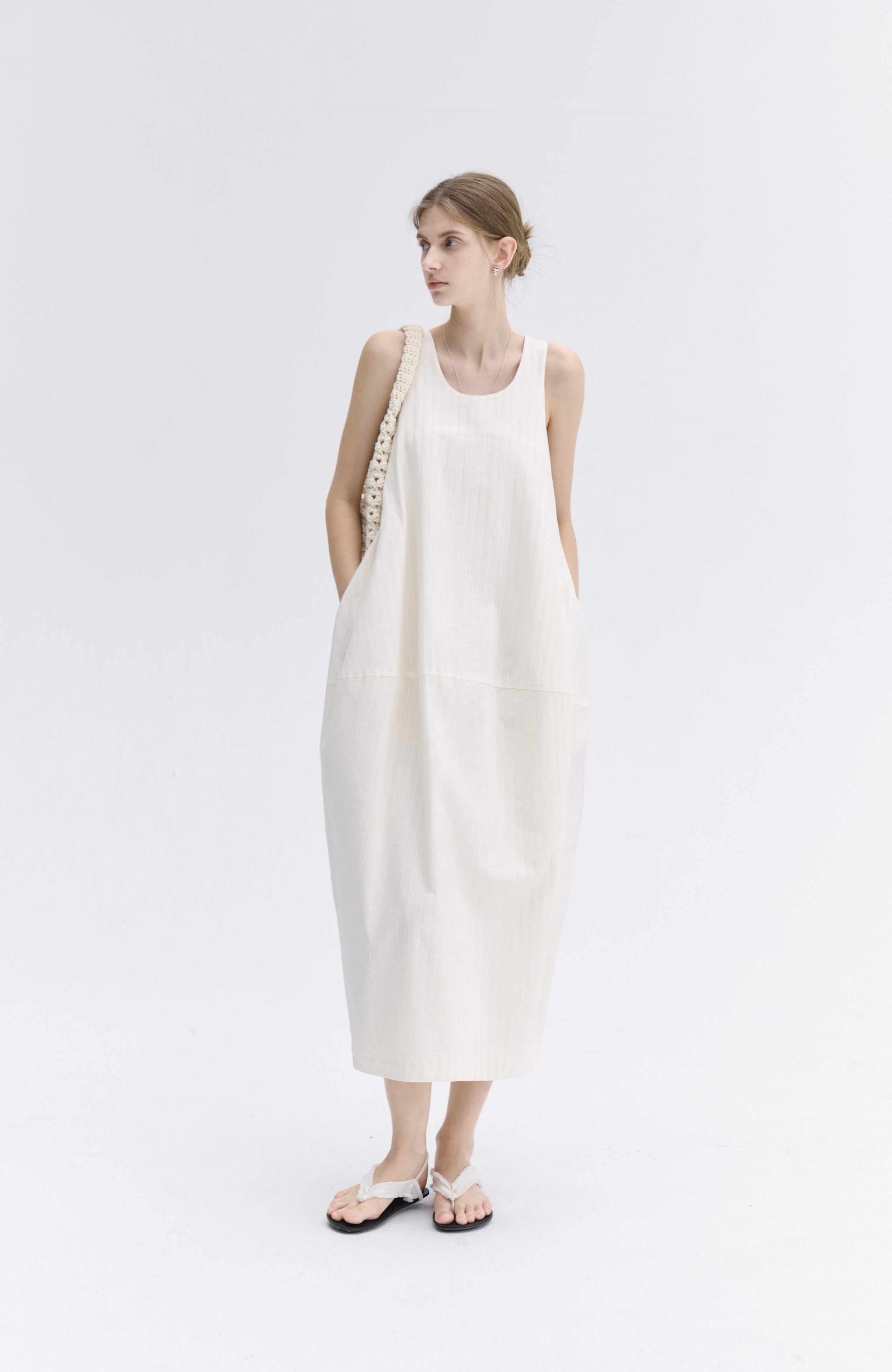 BACK SLIT BALLOON DRESS