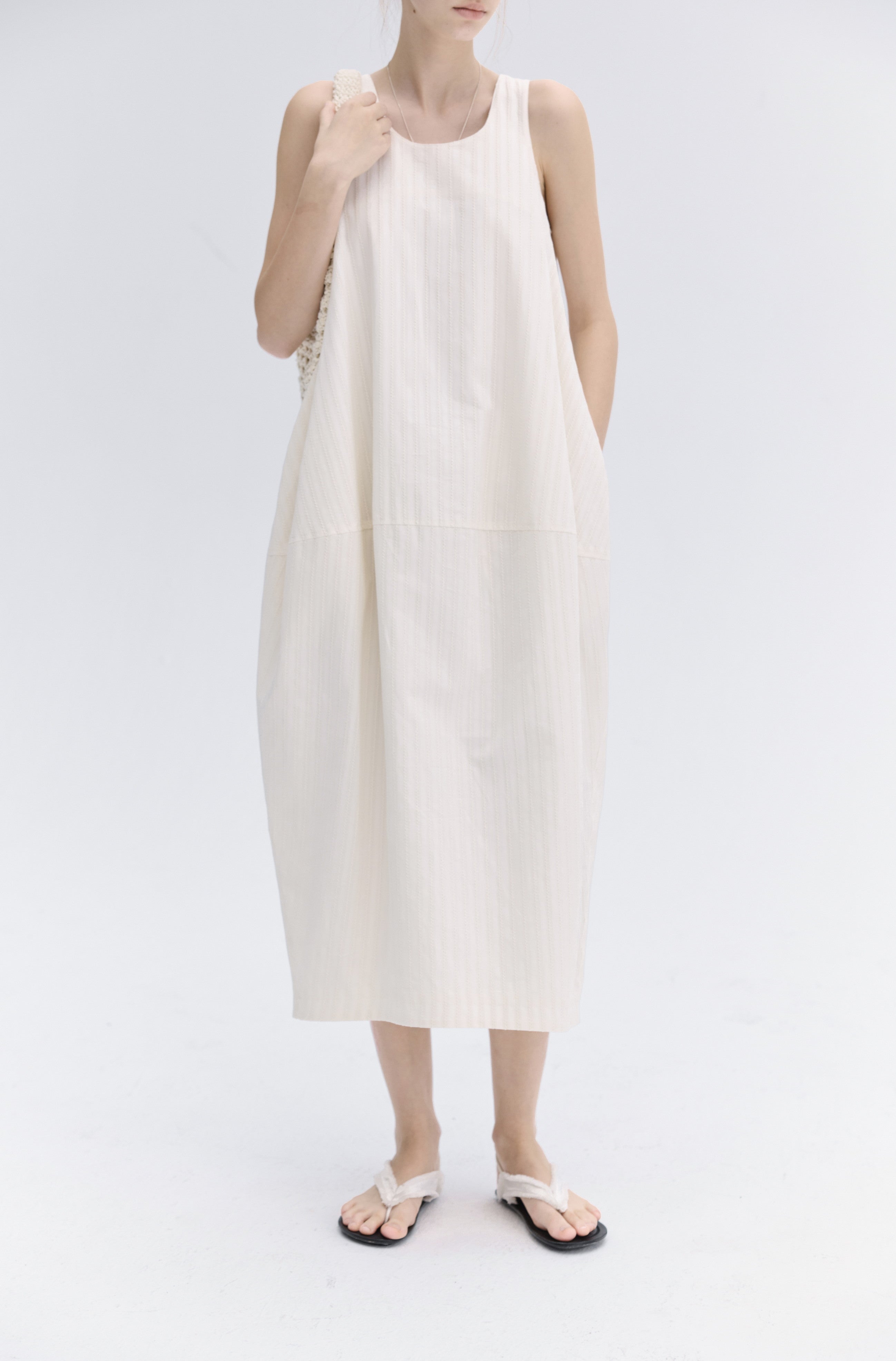 BACK SLIT BALLOON DRESS / 백 슬릿 풍선 원피스