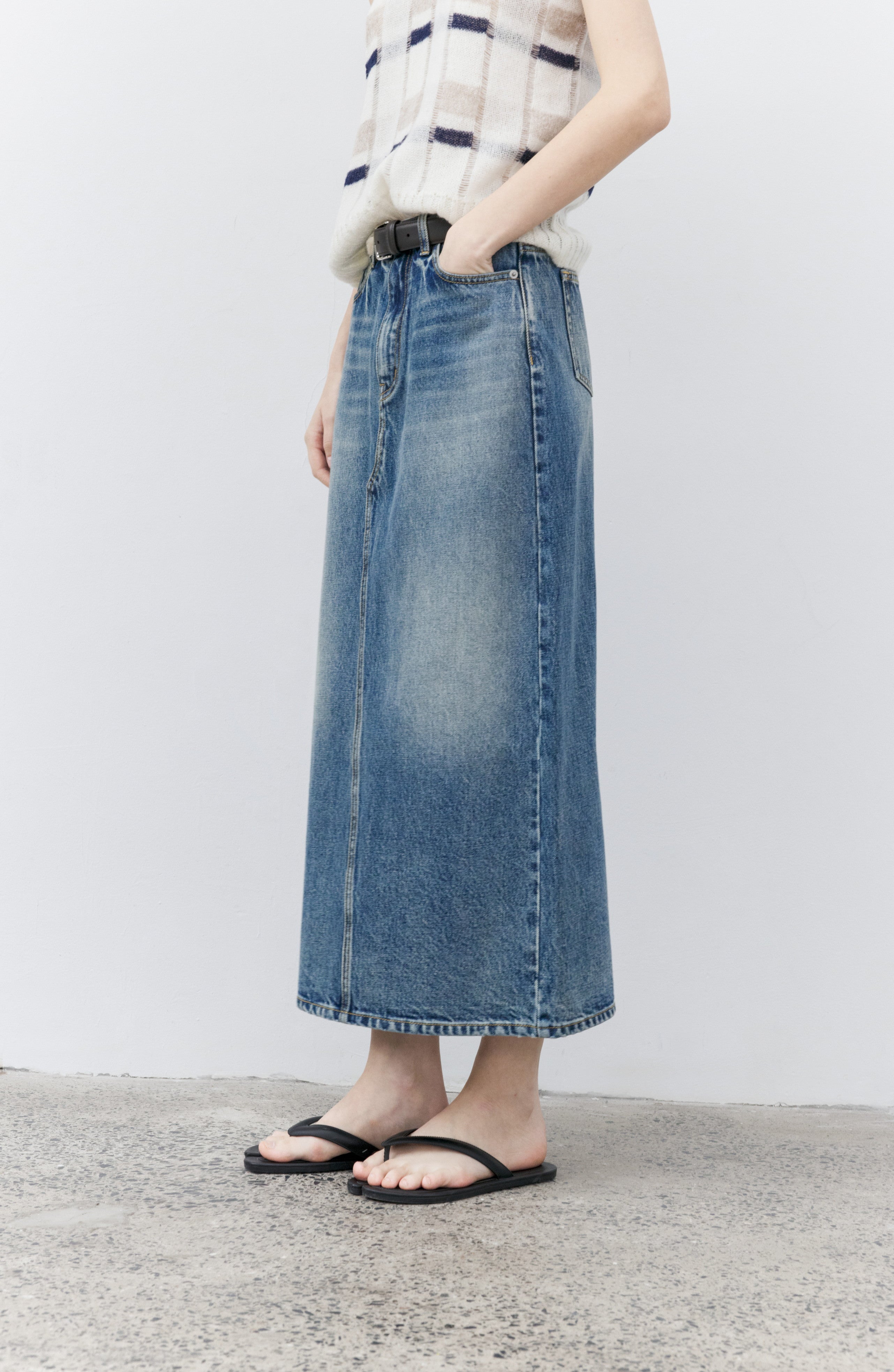 BASIC SLIT DENIM SKIRT