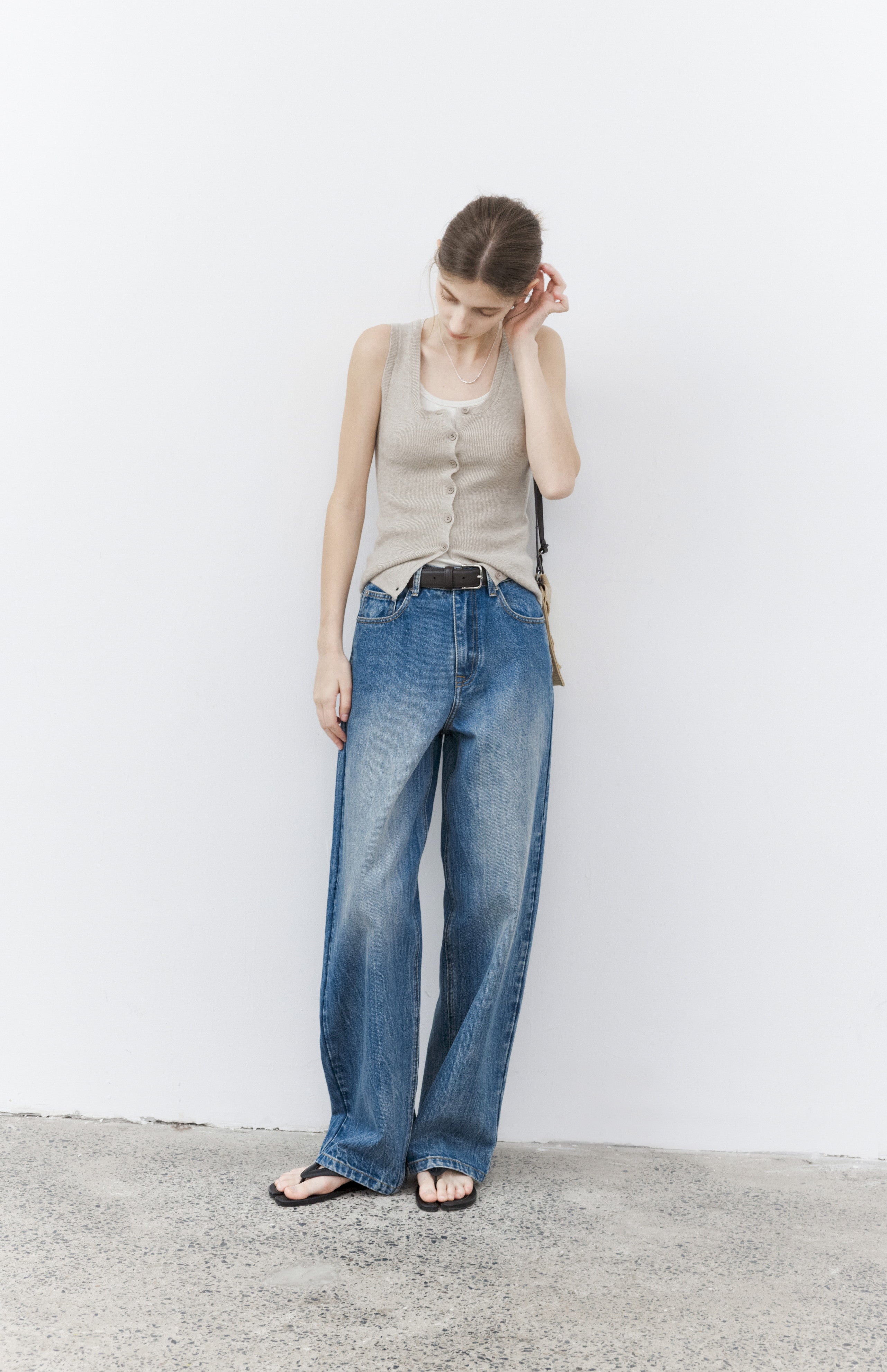 BASIC STRAIGHT JEANS