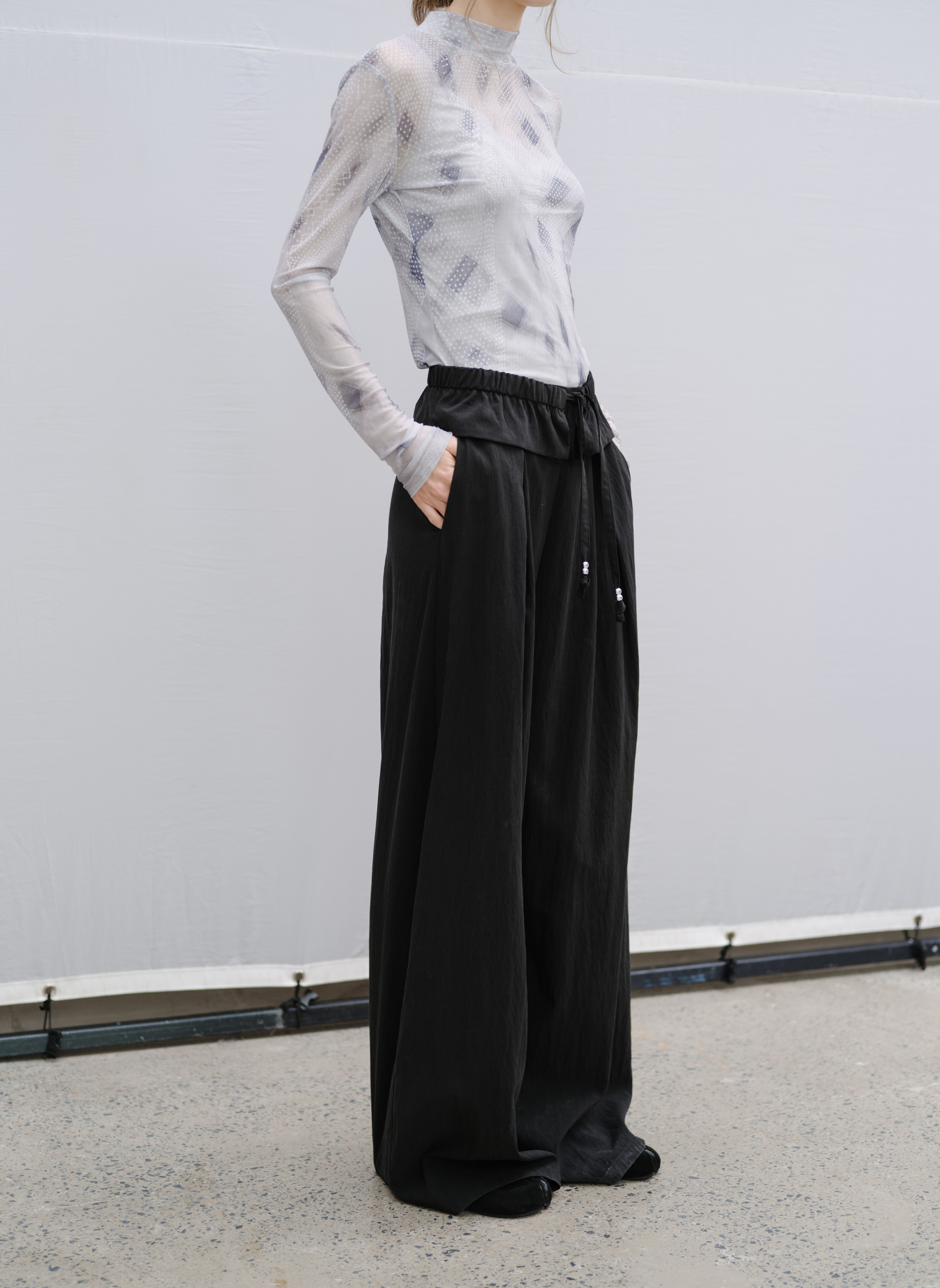 PLEATS WAIST DRAPE PANTS / 플리츠 웨스트 드레이프 팬츠
