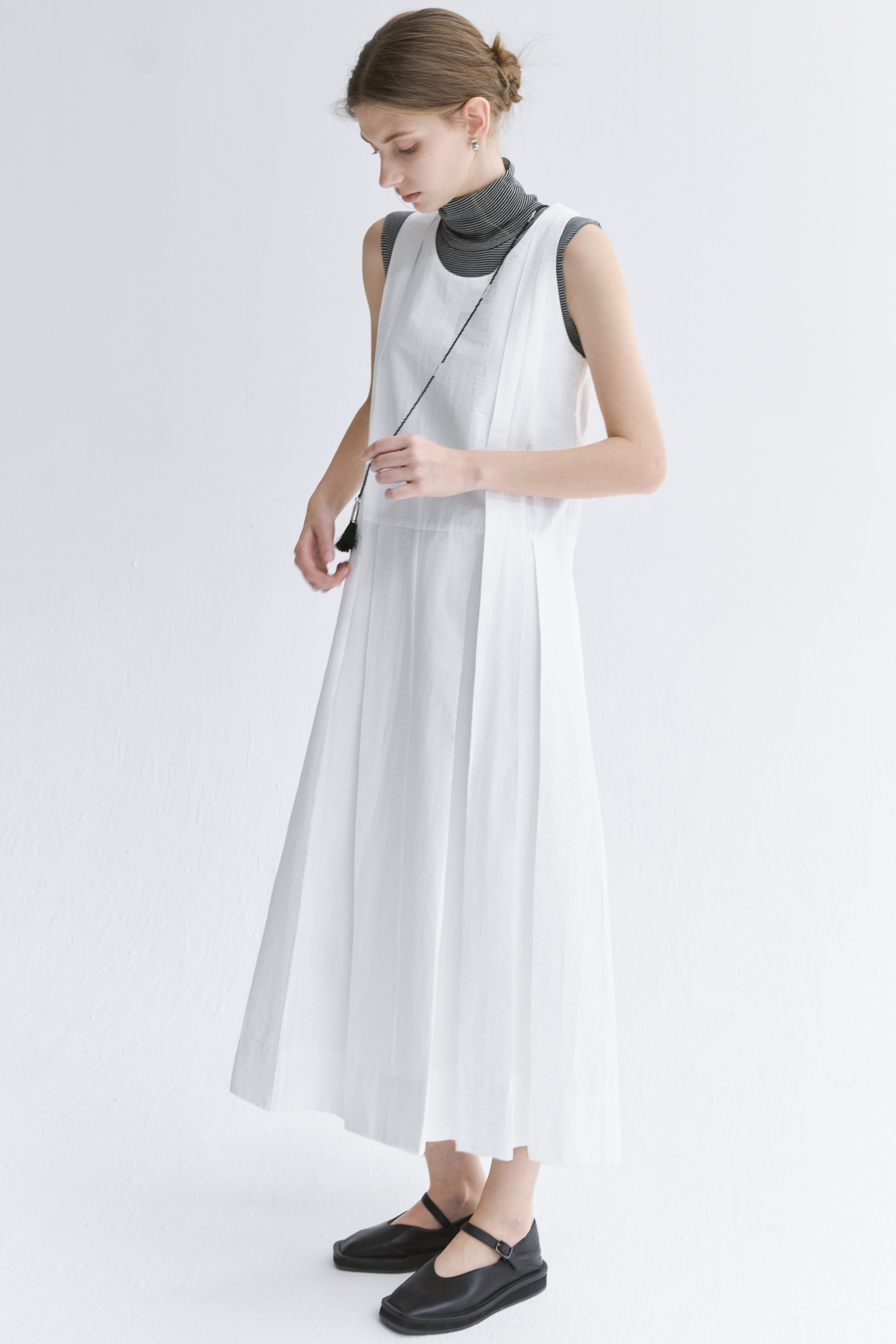 PLEATED SENSE NATURAL DRESS