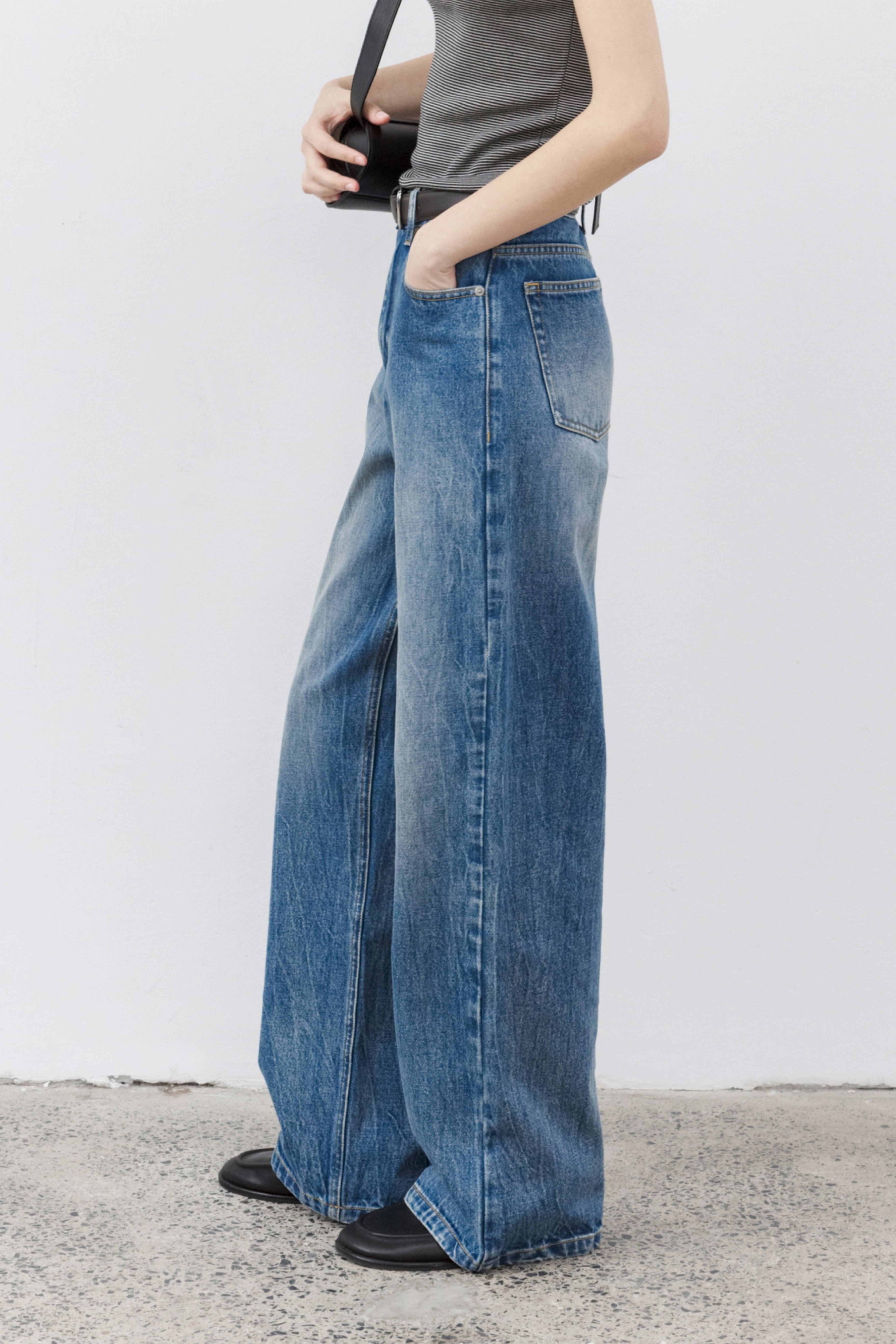 BASIC STRAIGHT JEANS