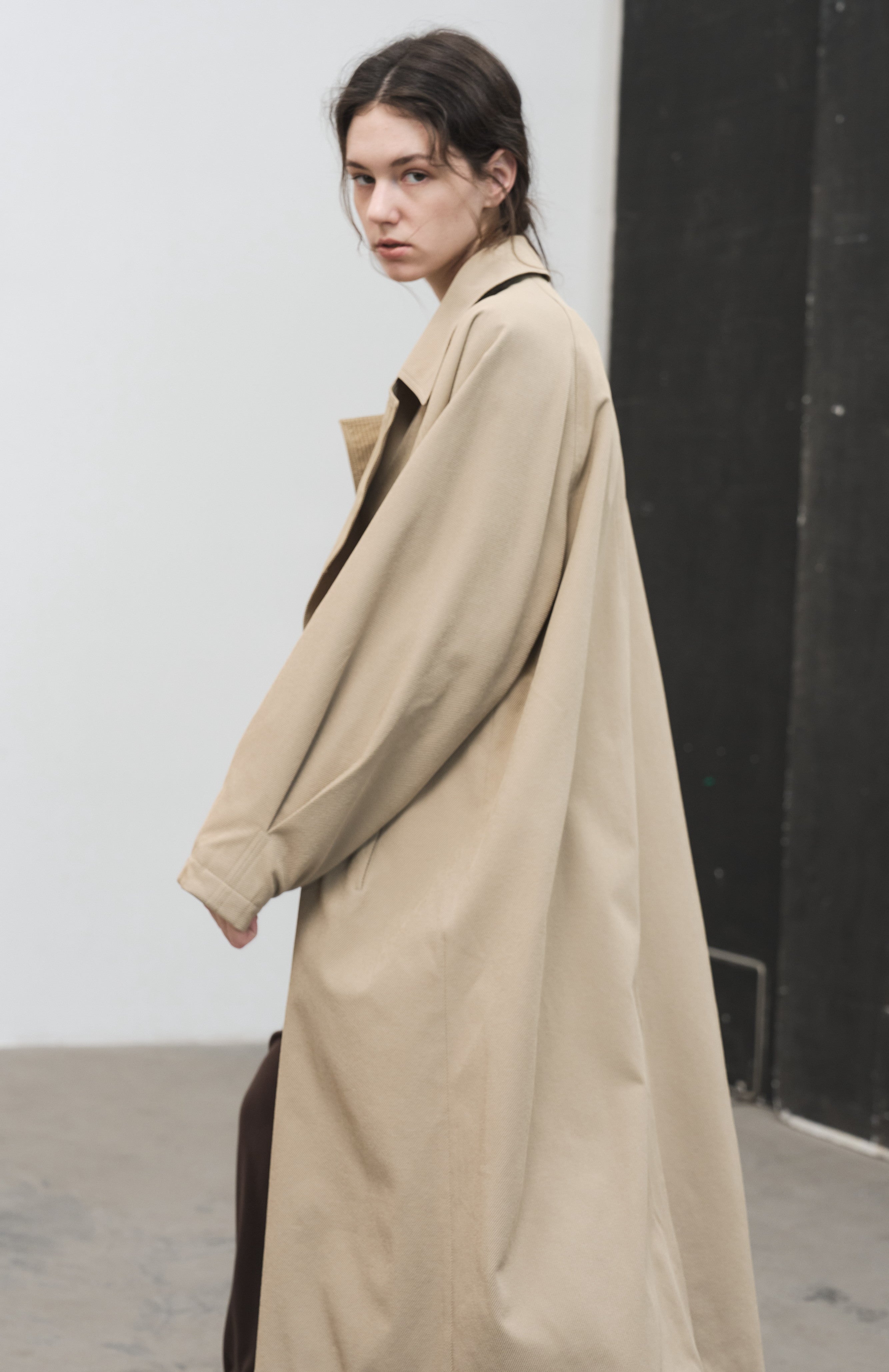 ACCENT STRIPE NECK TRENCH