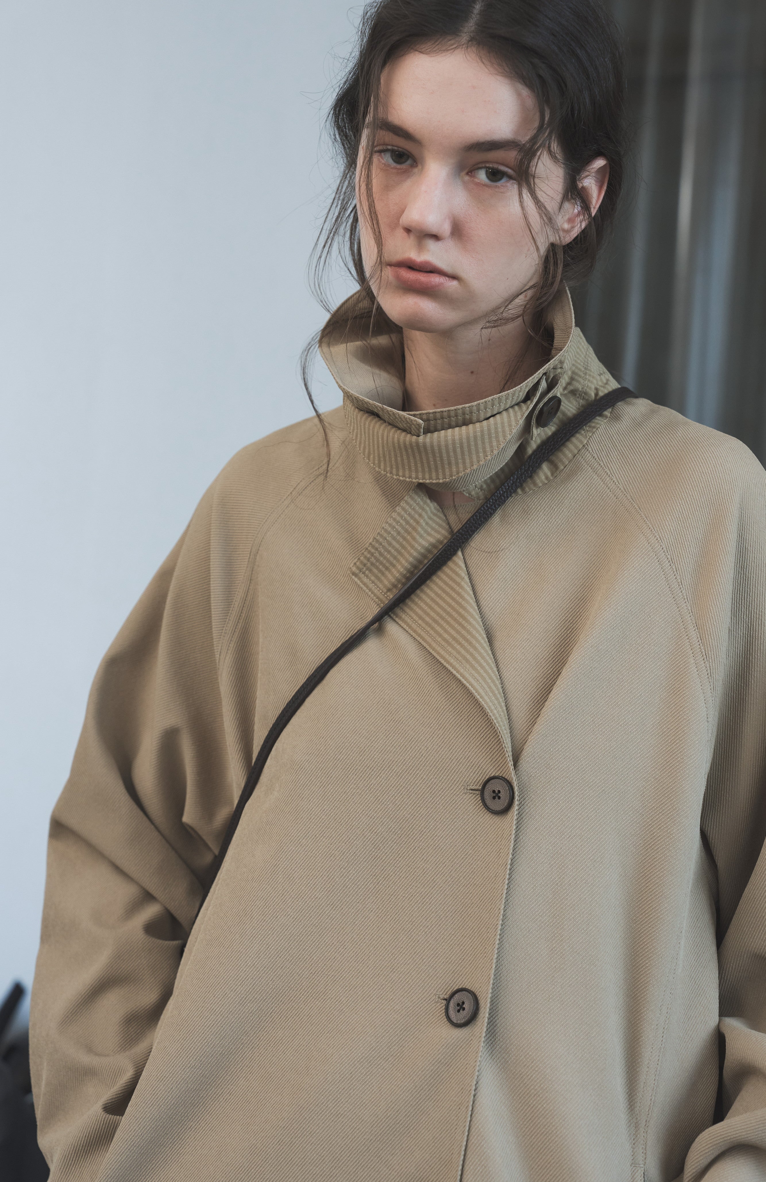 ACCENT STRIPE NECK TRENCH