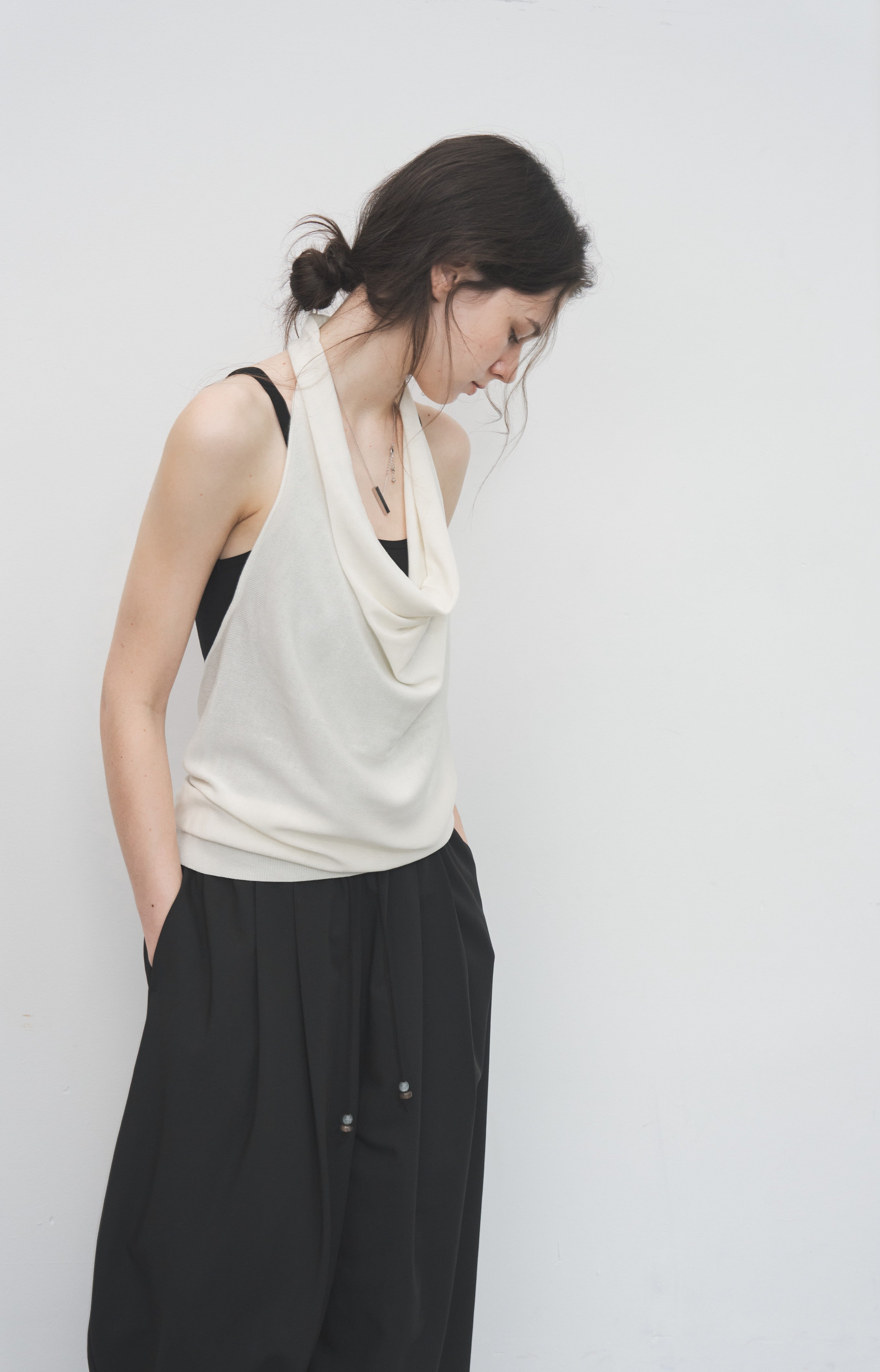 HALTER NECK DRAPED TOP / ホルターネックドレープトップ