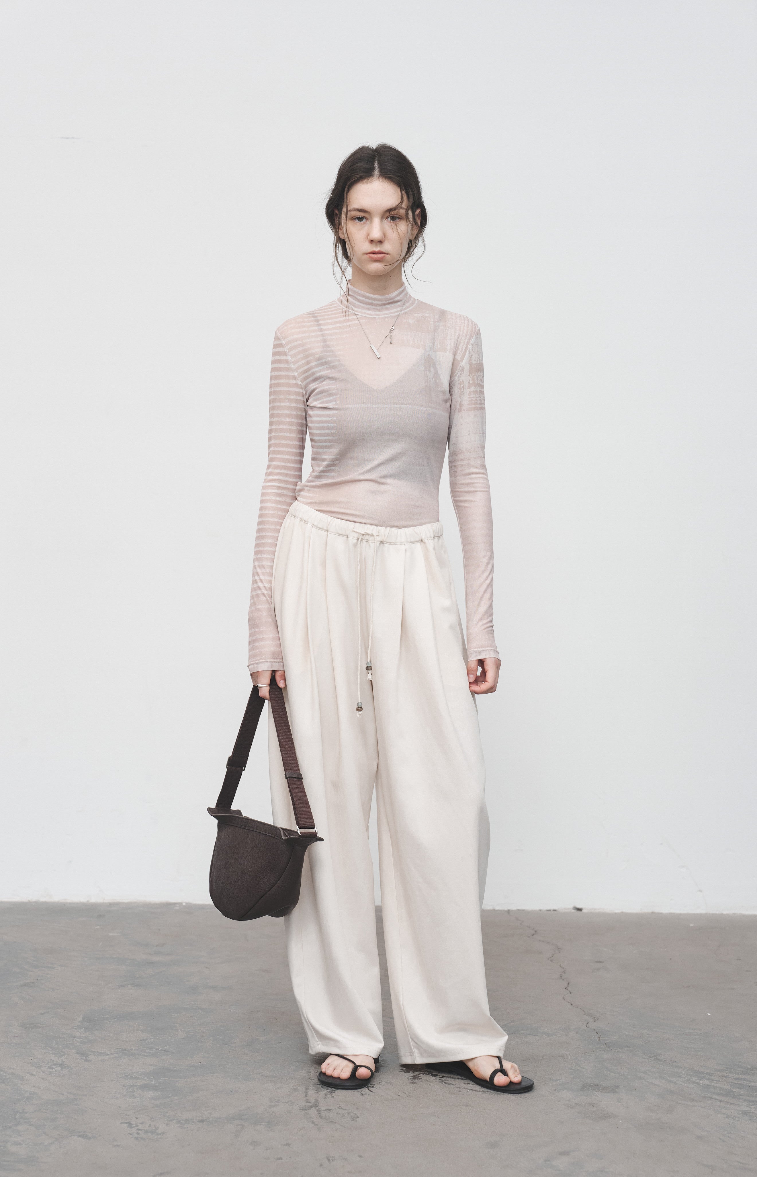 RUBBING ART SHEER TOP / 러빙 아트 시 아트 업