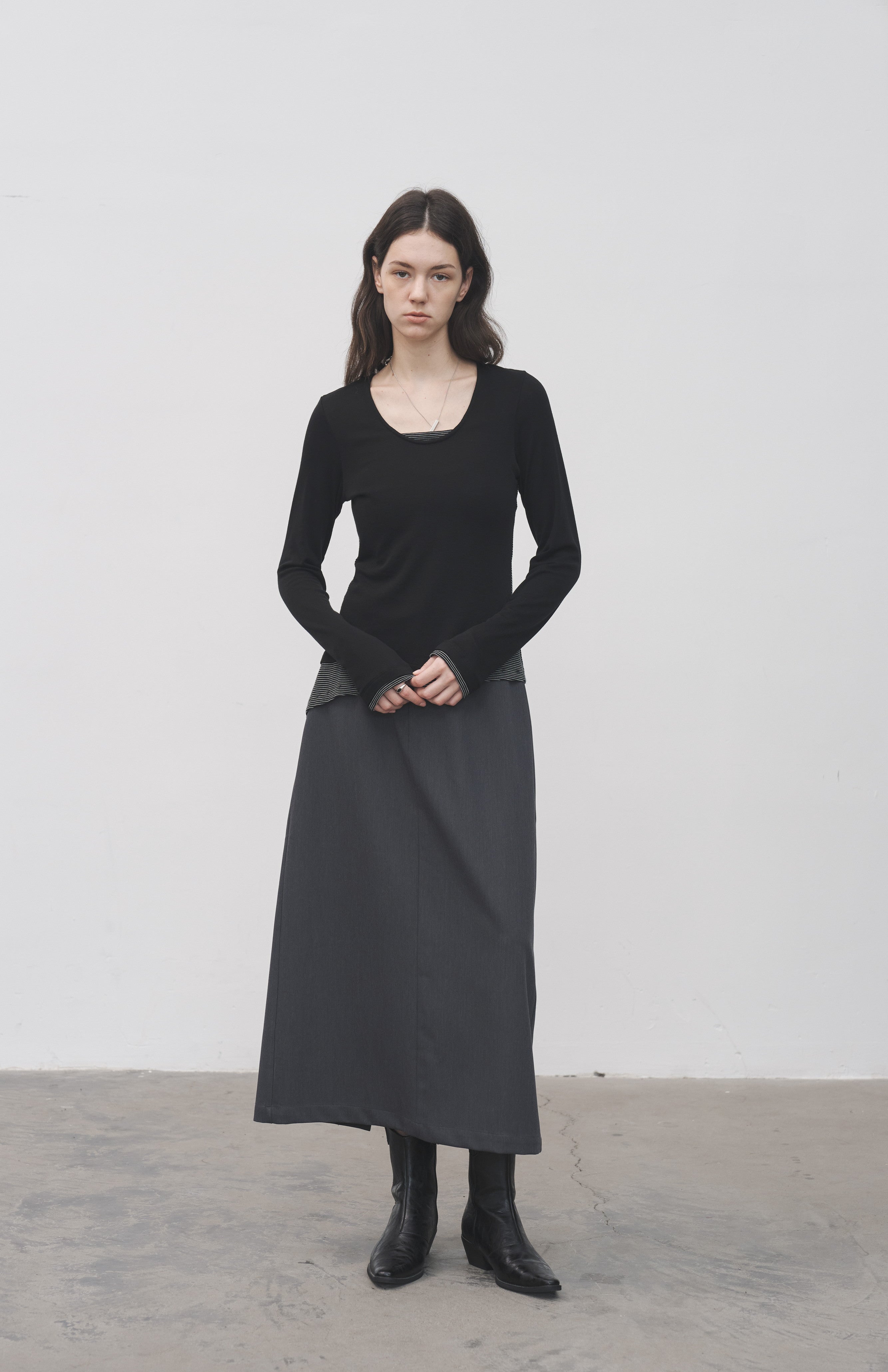 BACK SLIT FLAT SKIRT / バックスリットフラットスカート