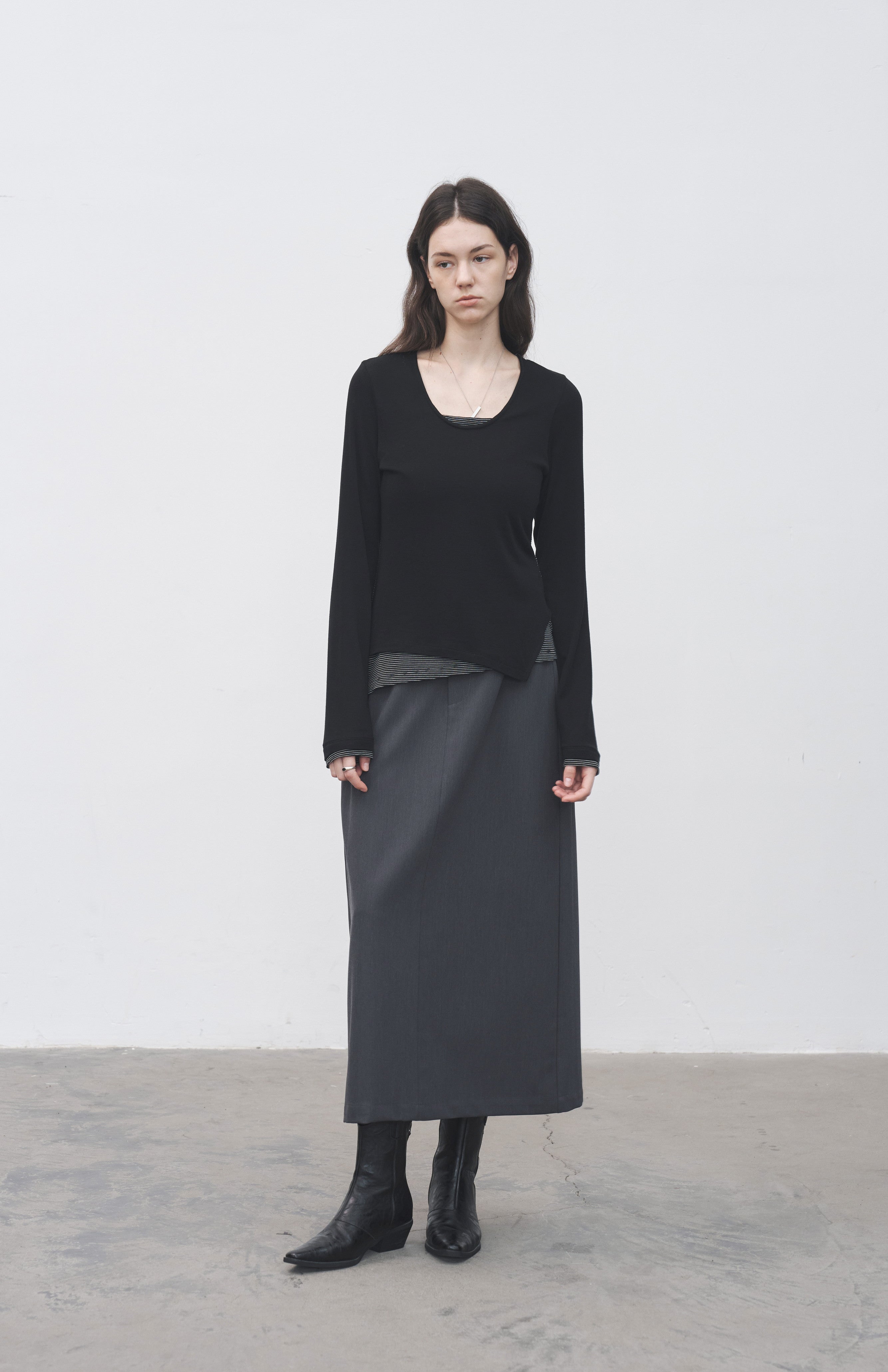 BACK SLIT FLAT SKIRT / バックスリットフラットスカート