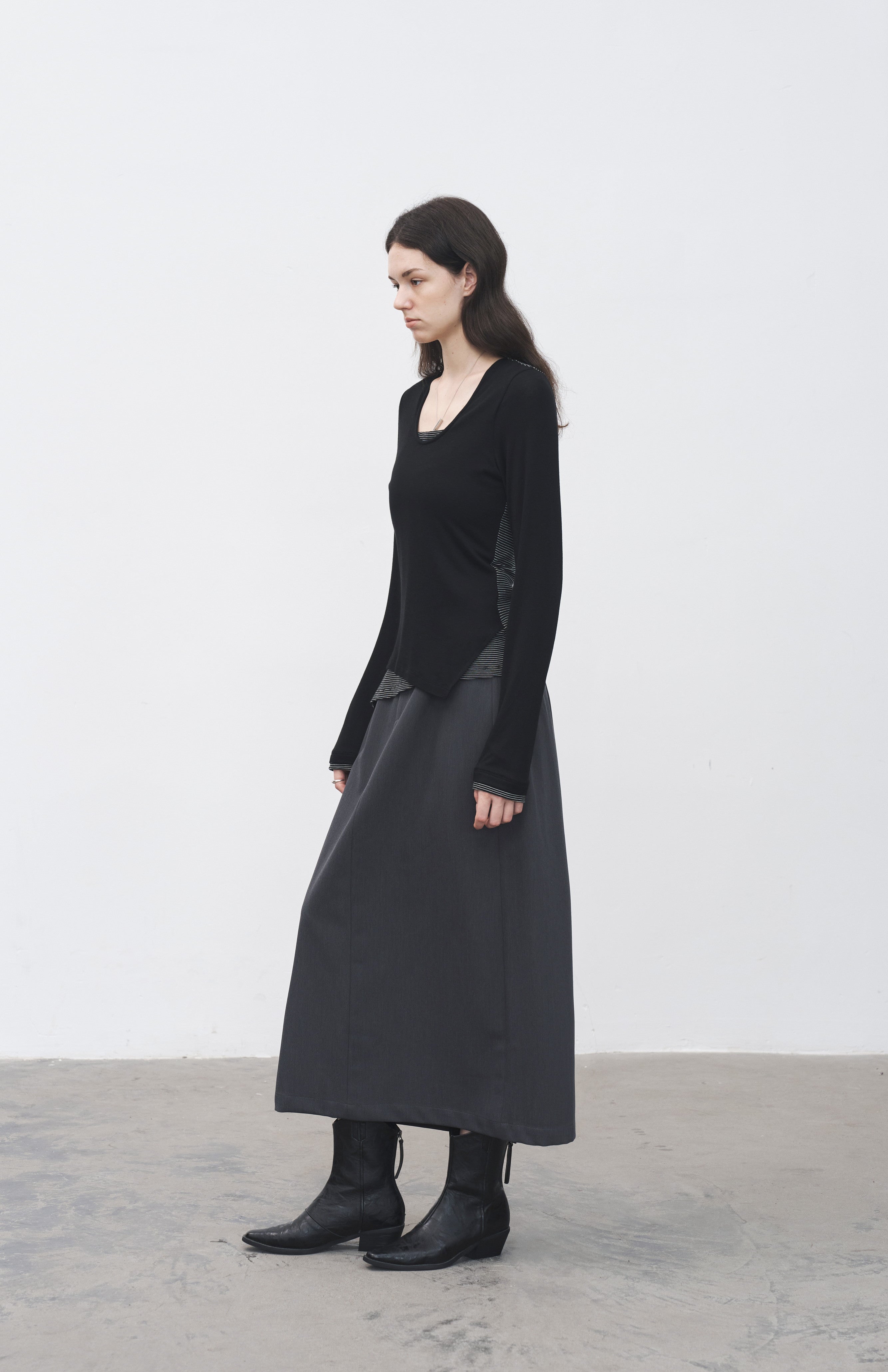 BACK SLIT FLAT SKIRT / バックスリットフラットスカート