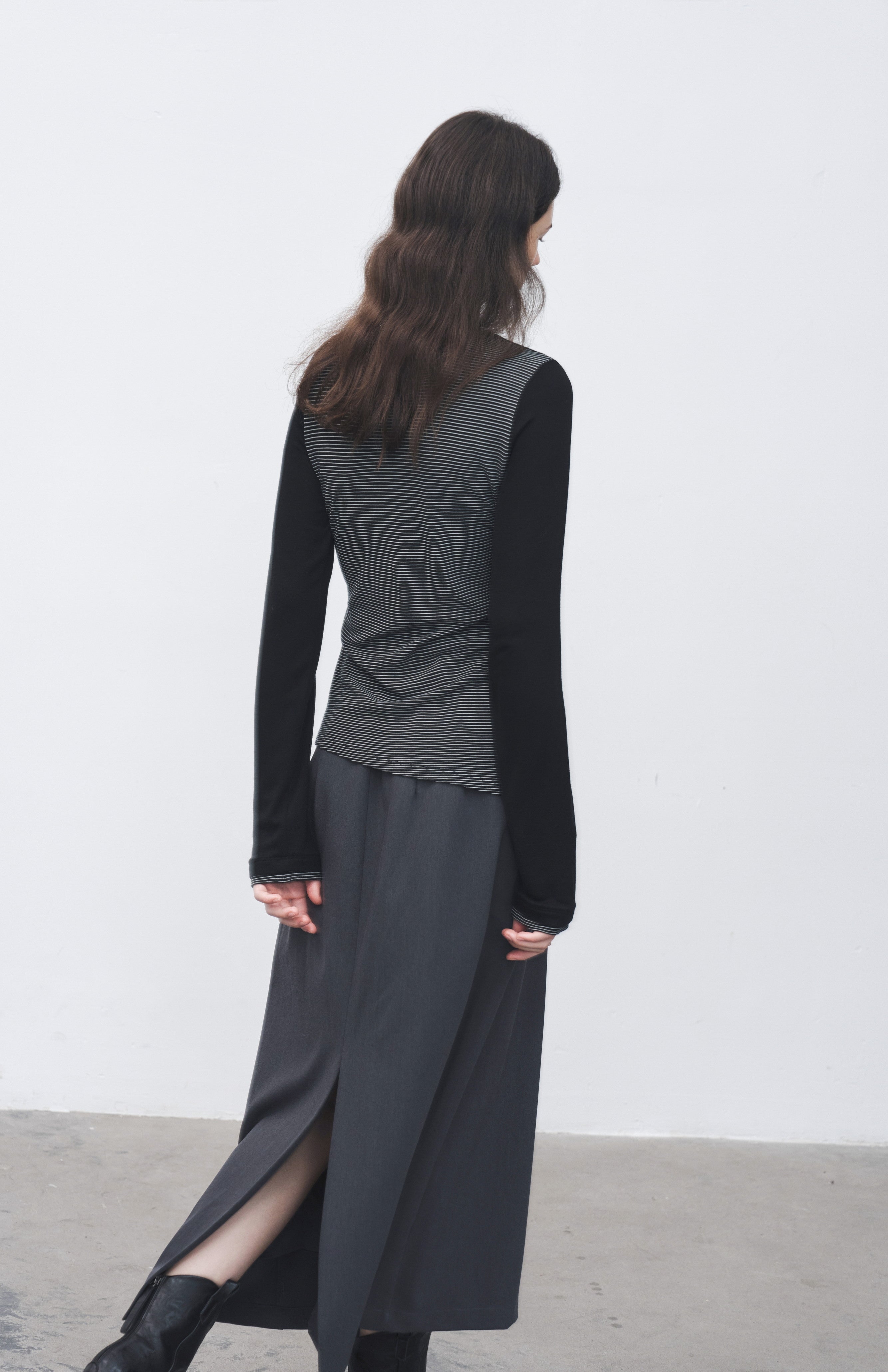 BACK SLIT FLAT SKIRT / バックスリットフラットスカート