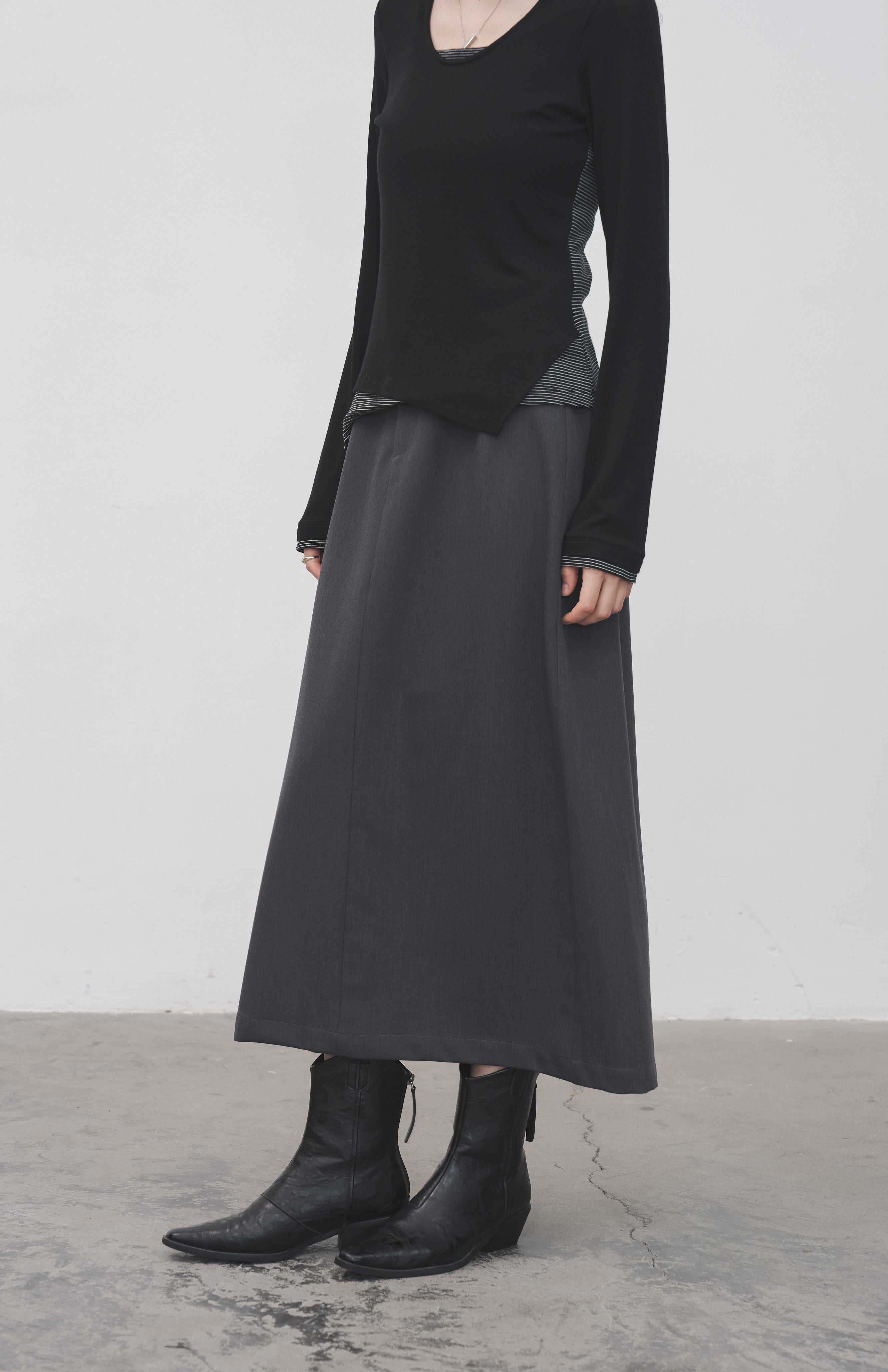 BACK SLIT FLAT SKIRT / バックスリットフラットスカート
