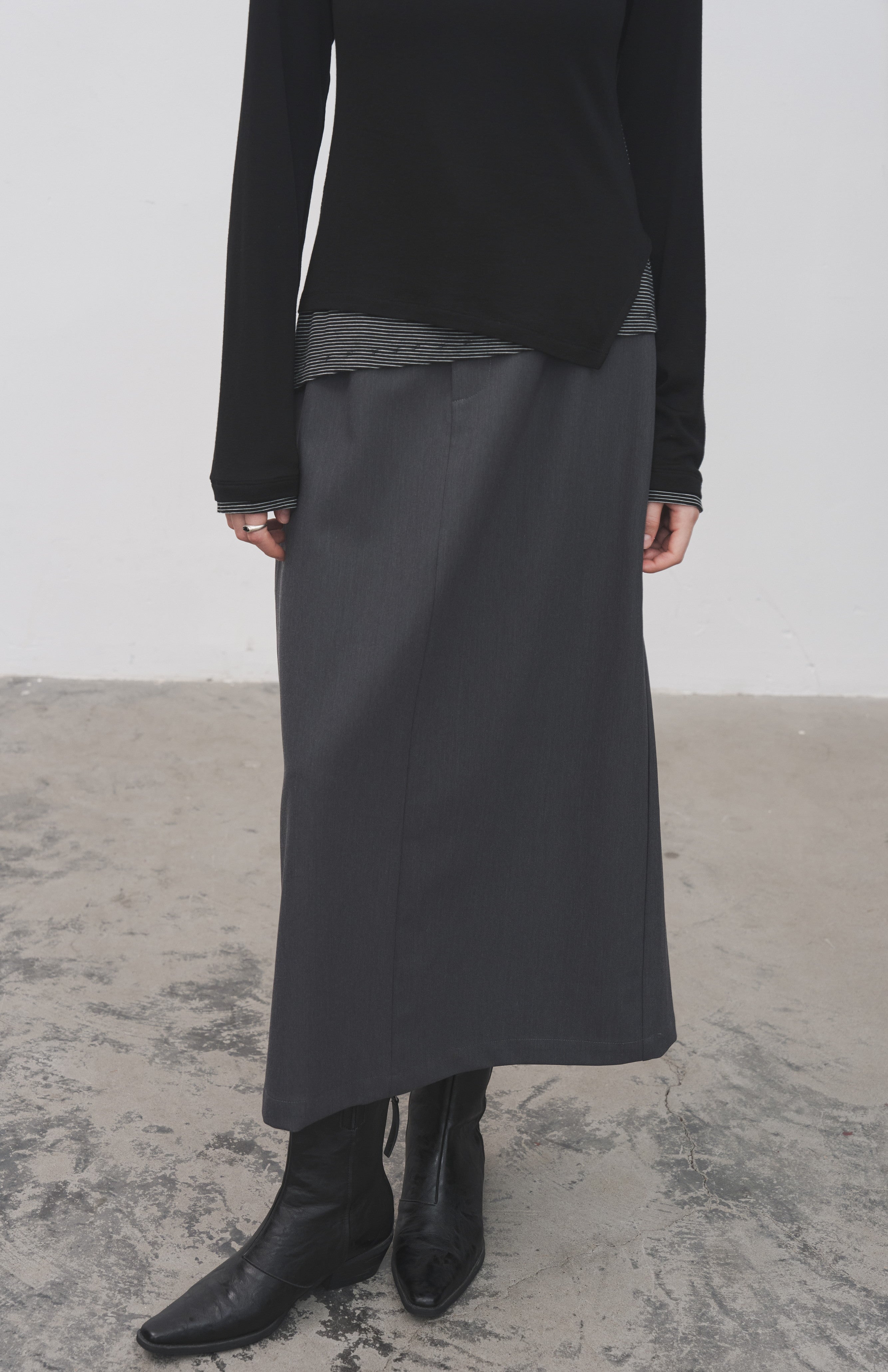 BACK SLIT FLAT SKIRT / バックスリットフラットスカート