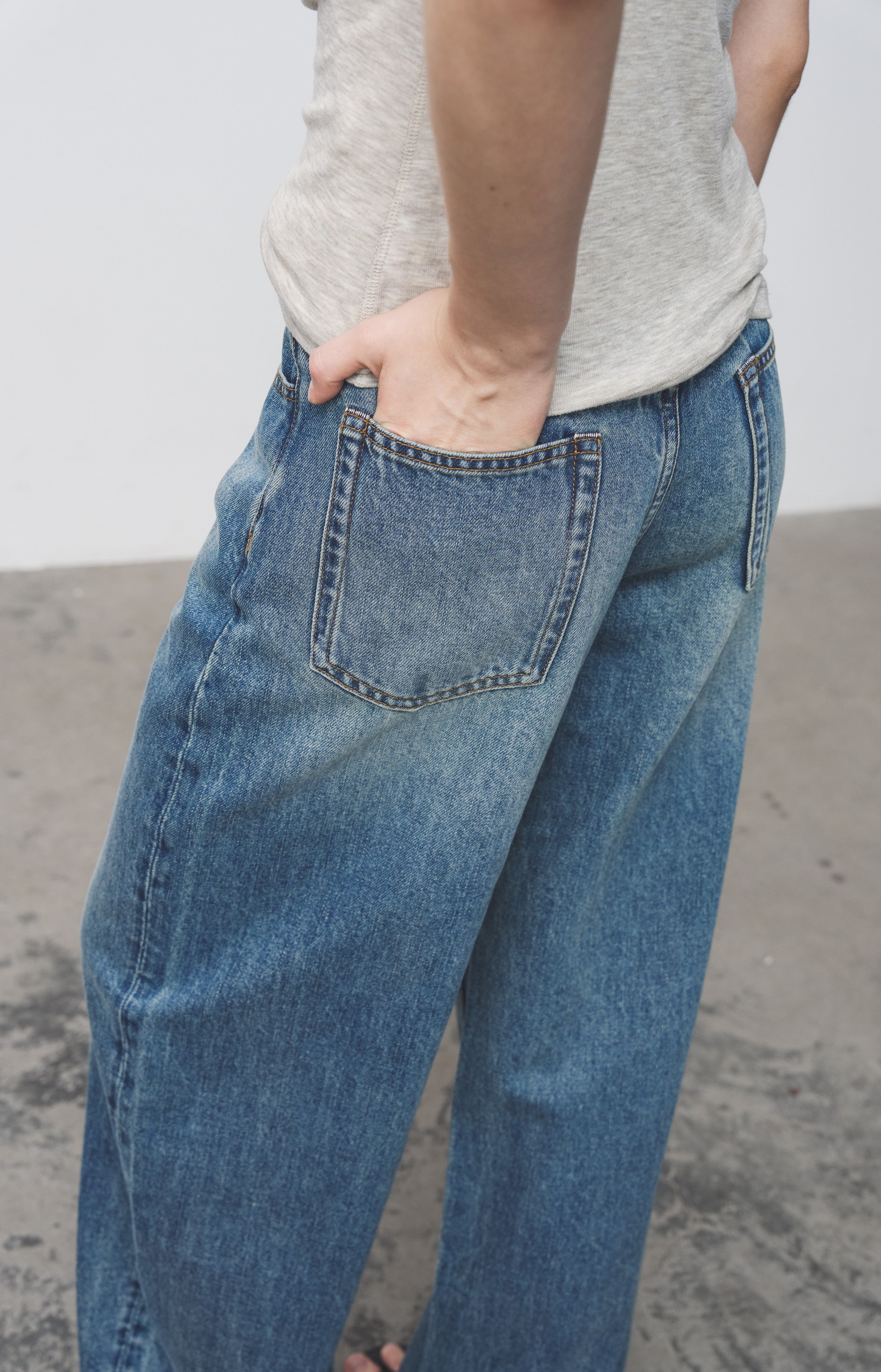 FADED BASIC STRAIGHT JEANS / フェードベーシックストレートジーンズ
