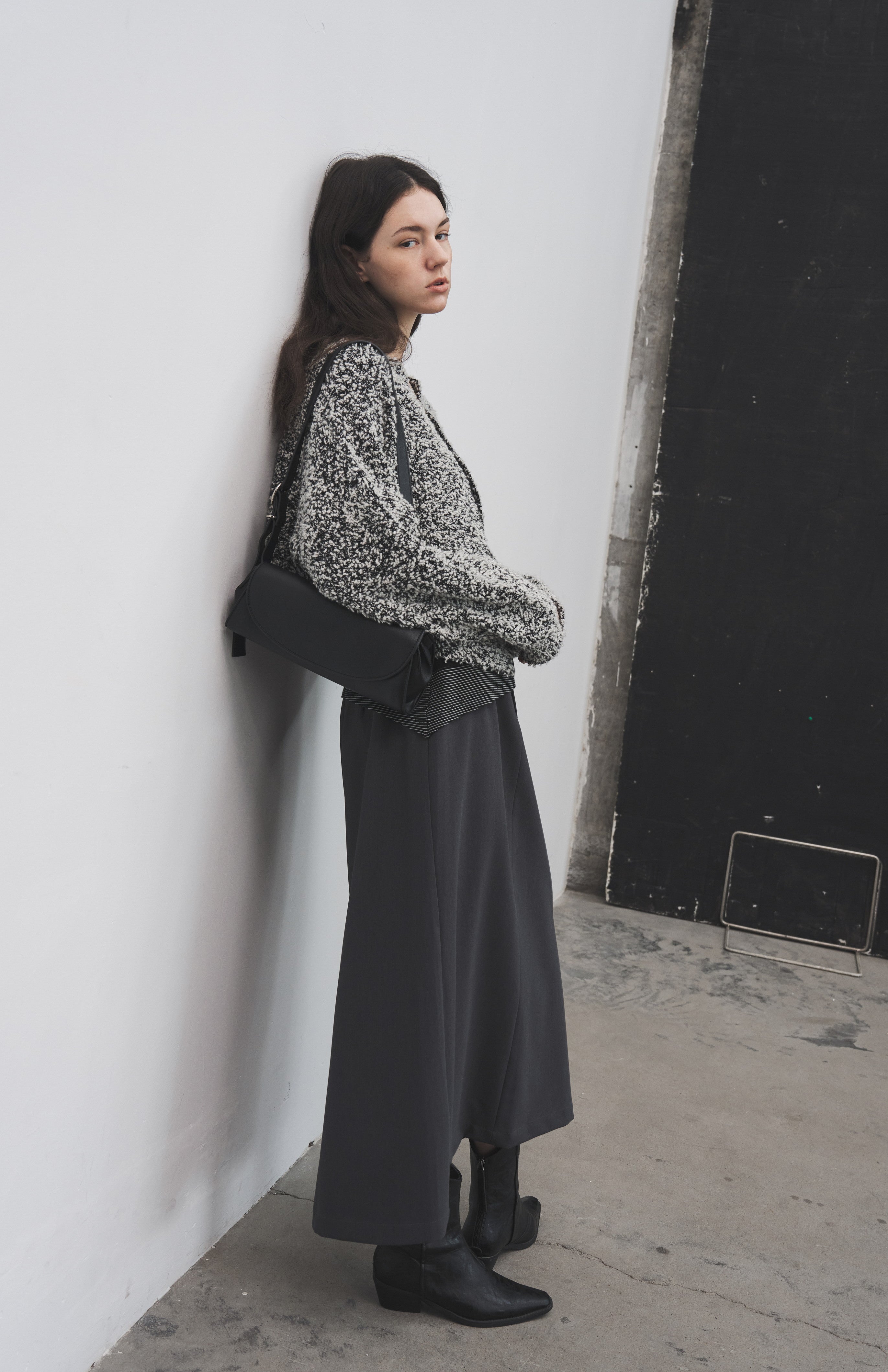 BACK SLIT FLAT SKIRT / バックスリットフラットスカート