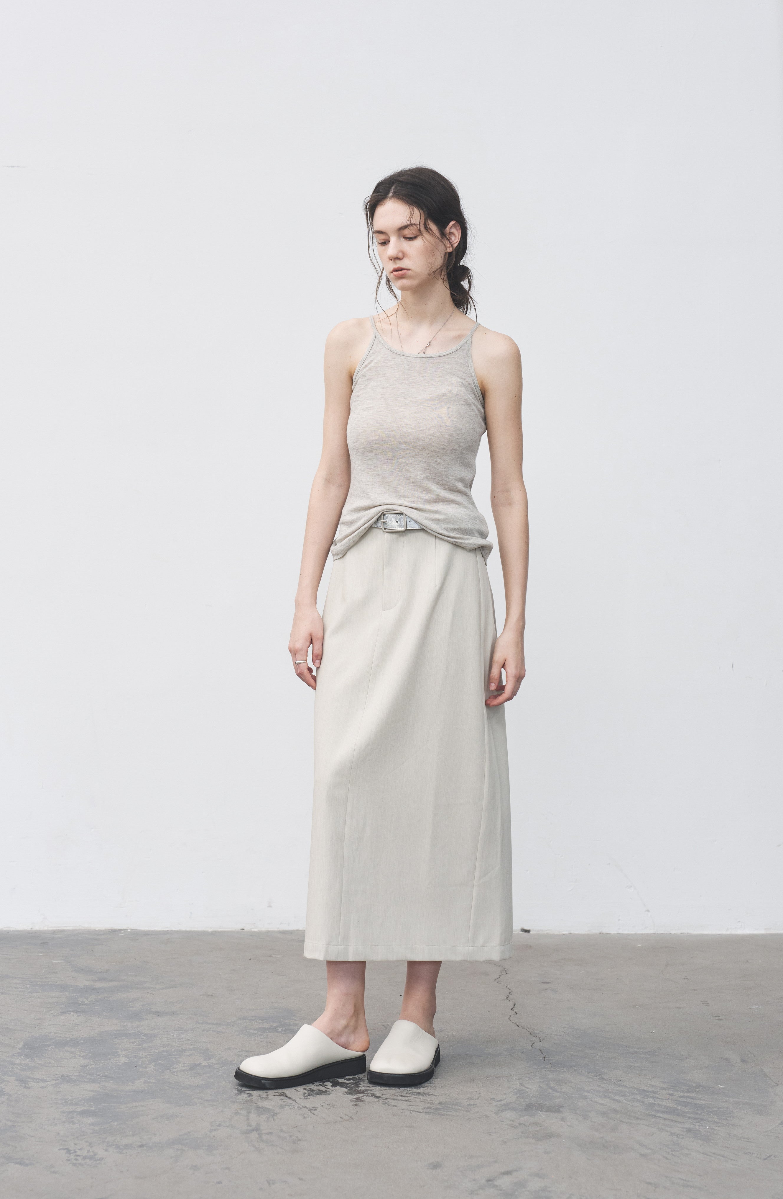 BACK SLIT FLAT SKIRT / バックスリットフラットスカート