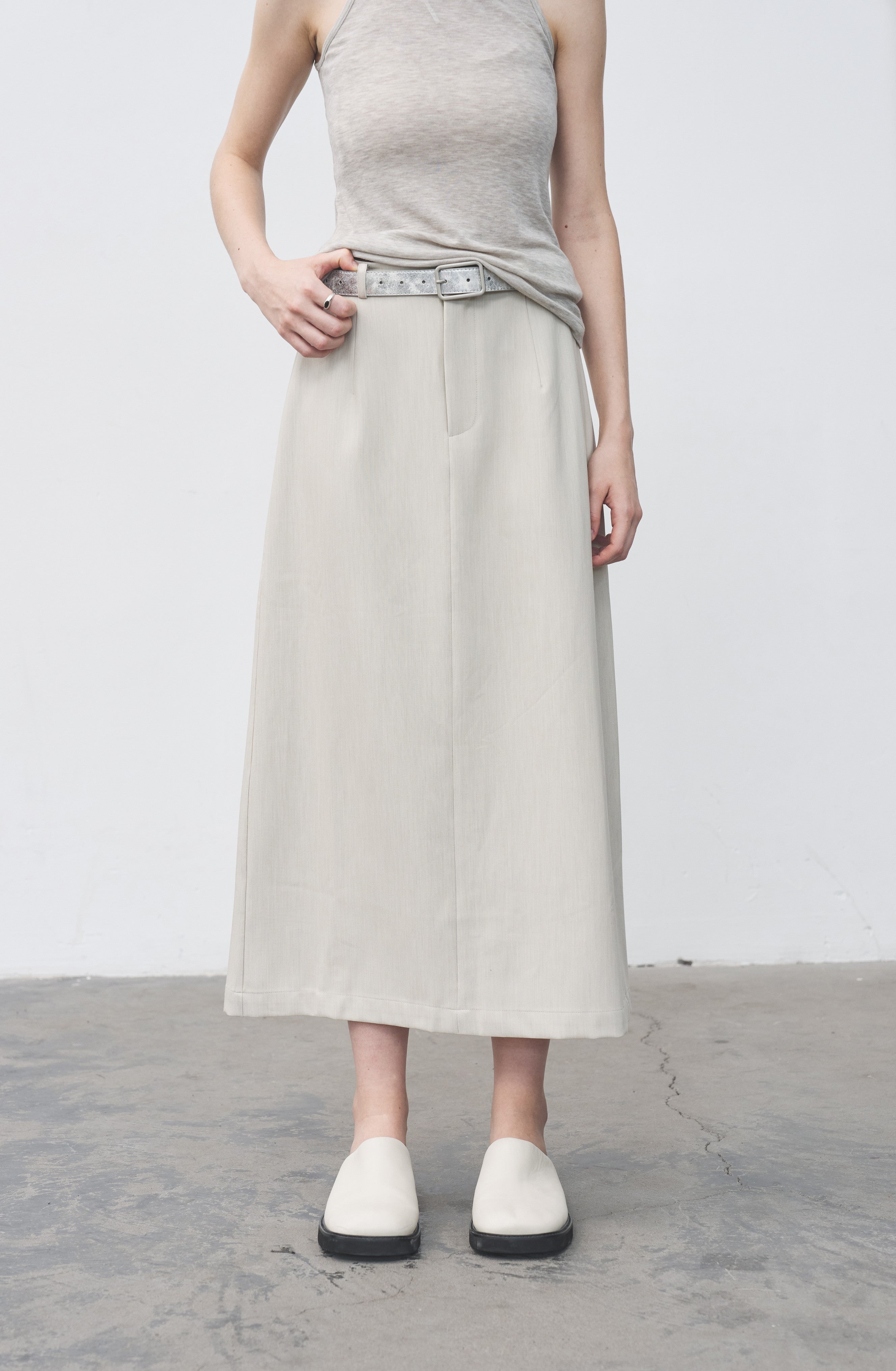 BACK SLIT FLAT SKIRT / バックスリットフラットスカート