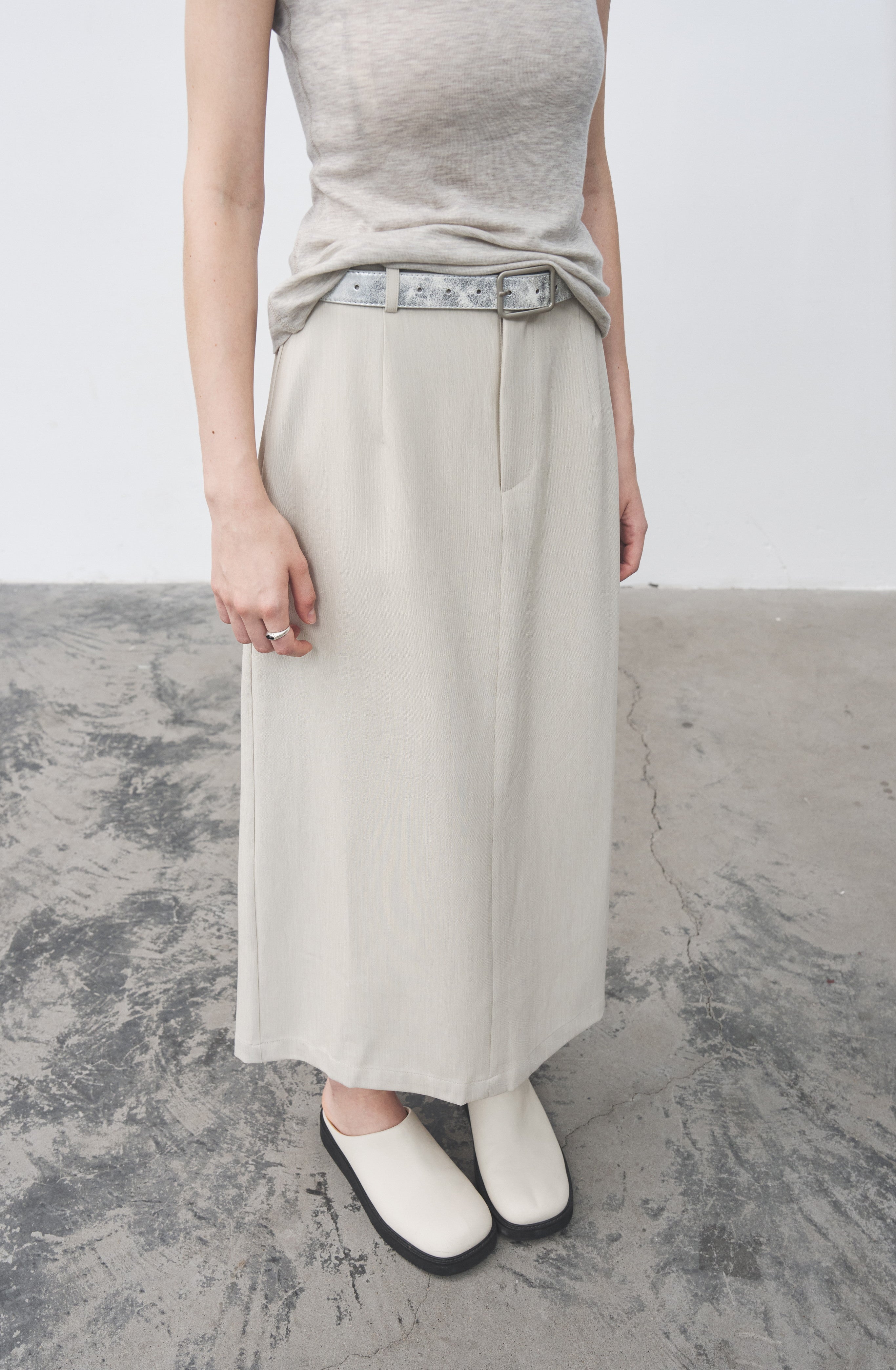 BACK SLIT FLAT SKIRT / バックスリットフラットスカート