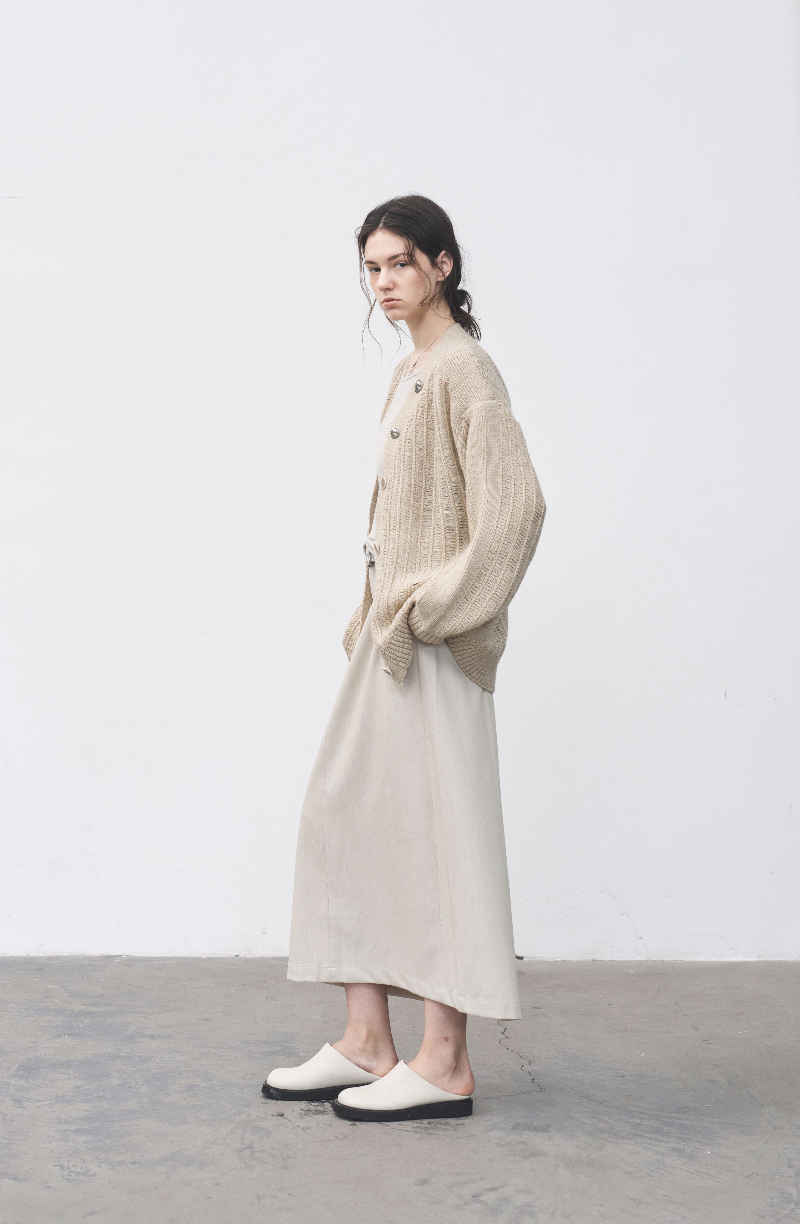BACK SLIT FLAT SKIRT / バックスリットフラットスカート