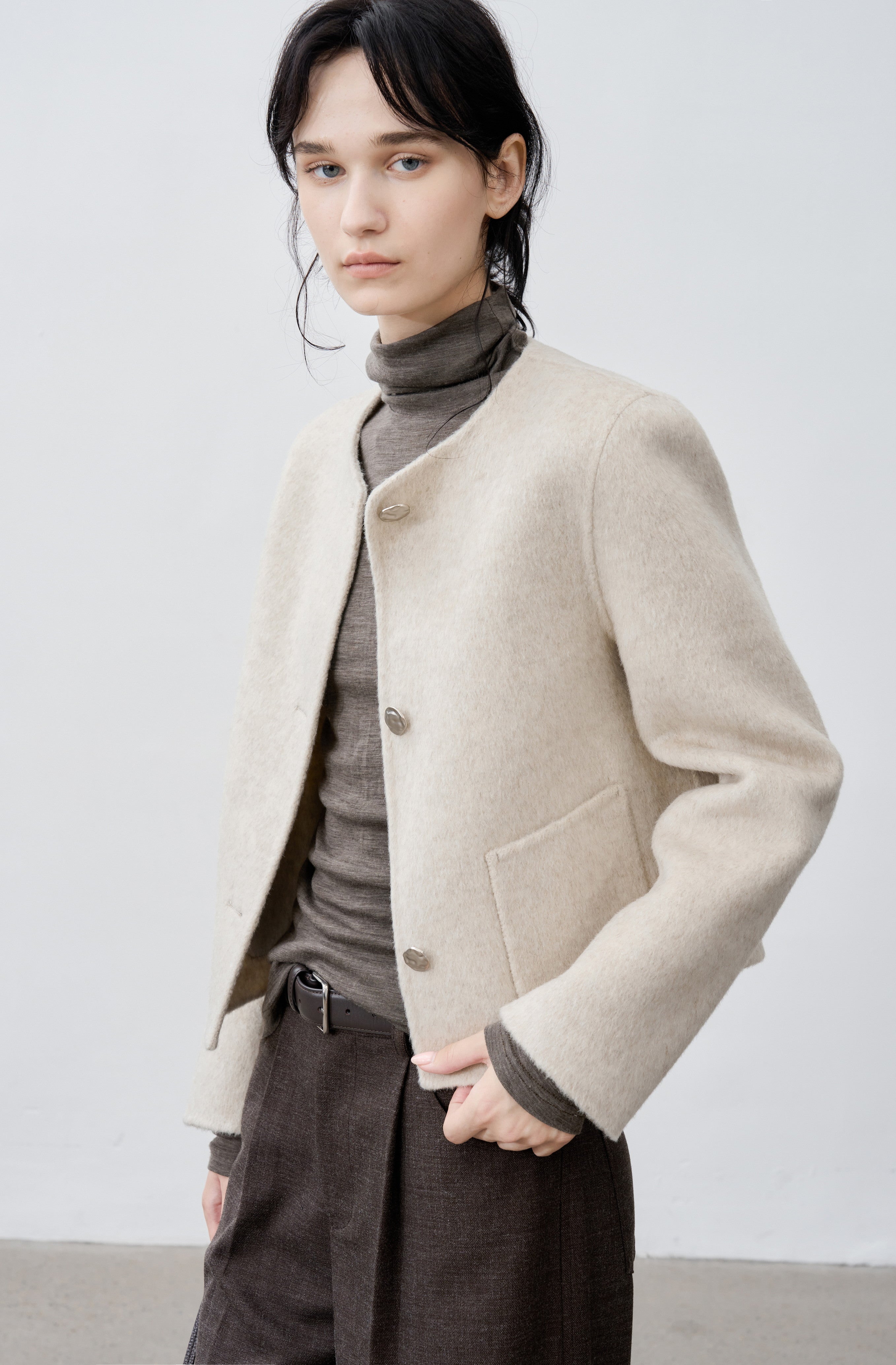 CLASSIC WOOL SHORT COAT / 클래식 울 쇼트 코트