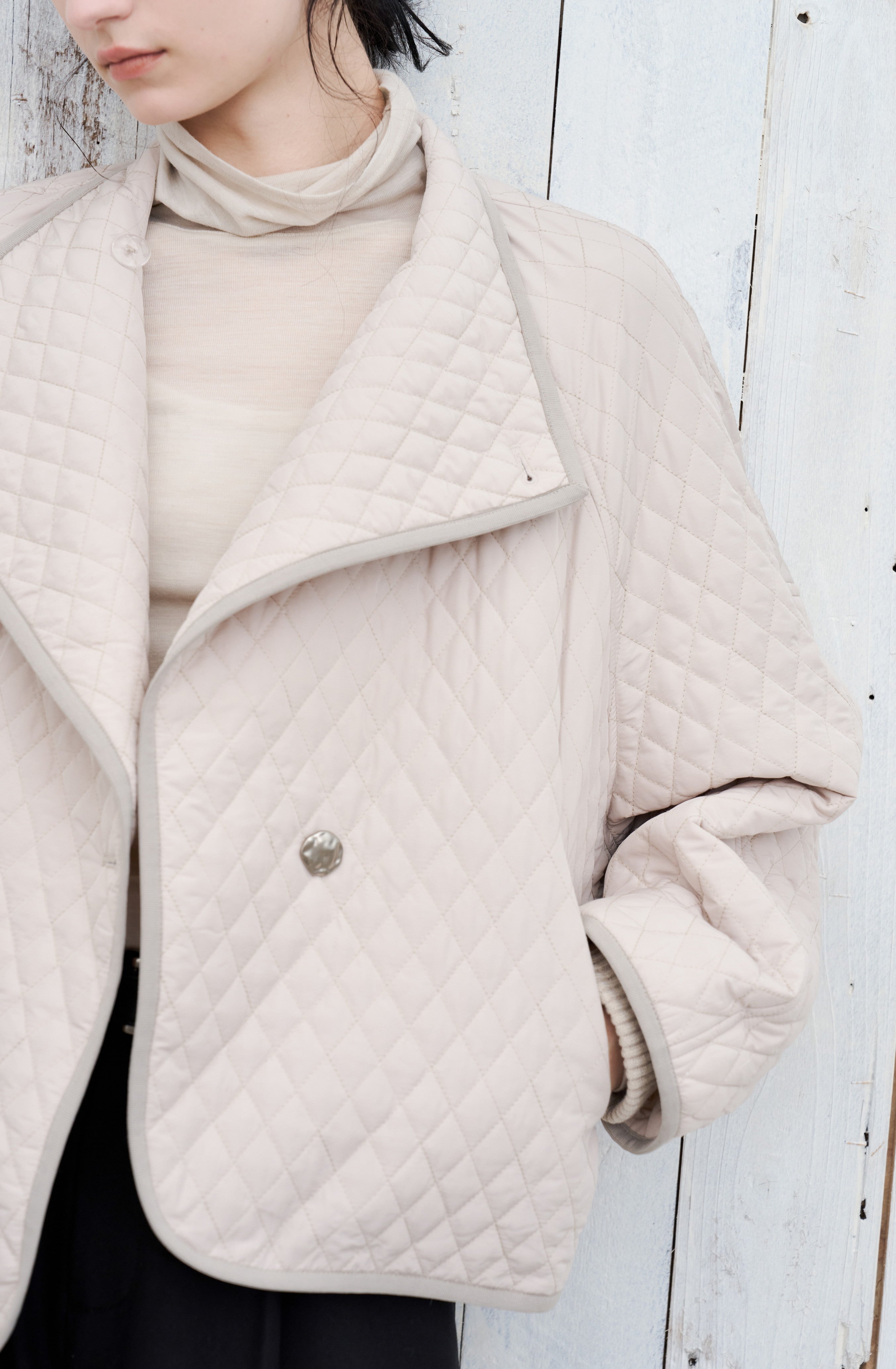 EDGE LAPEL QUILTED JACKET
