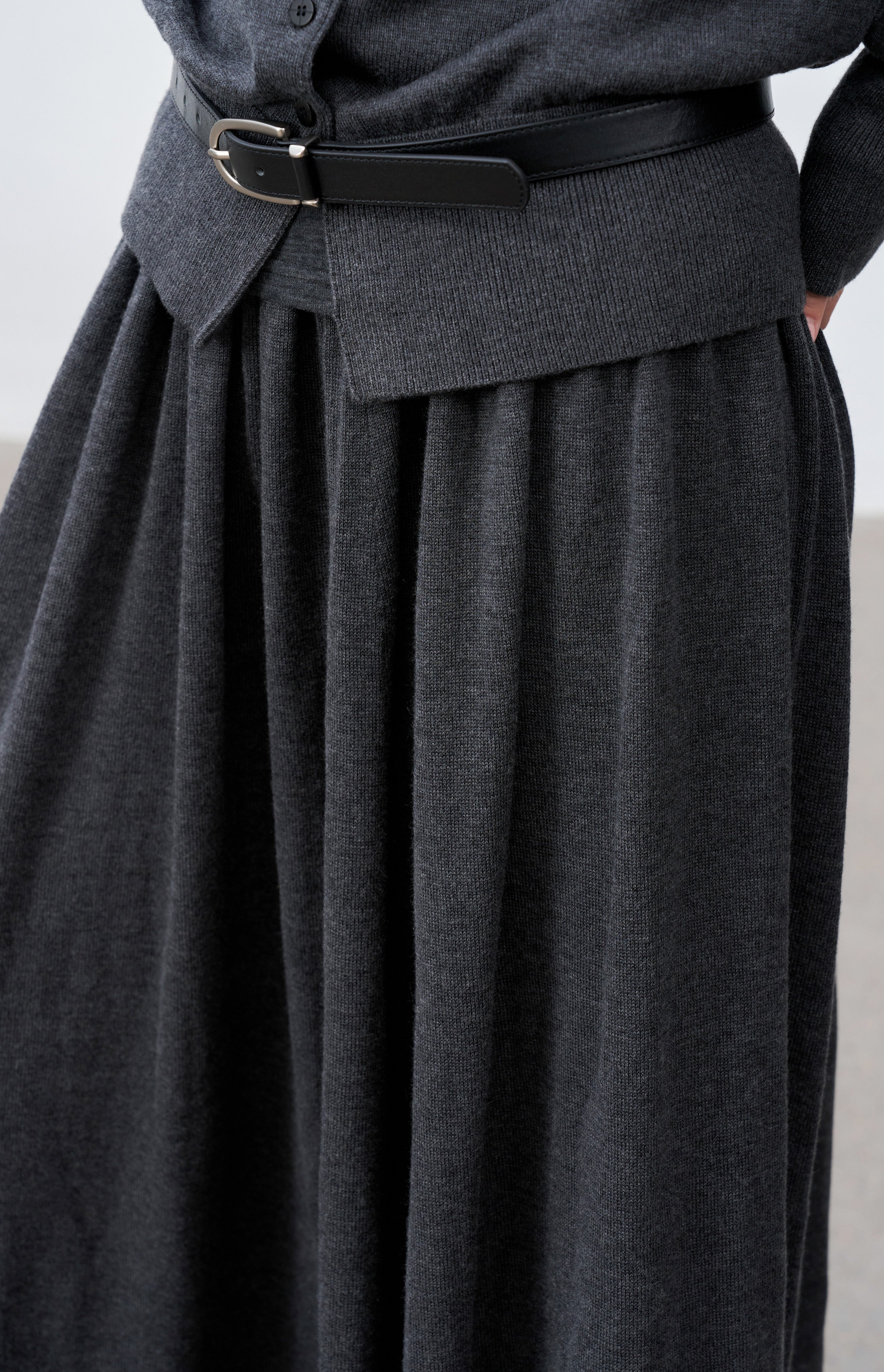 SOFT PLEATED DRAPE SKIRT