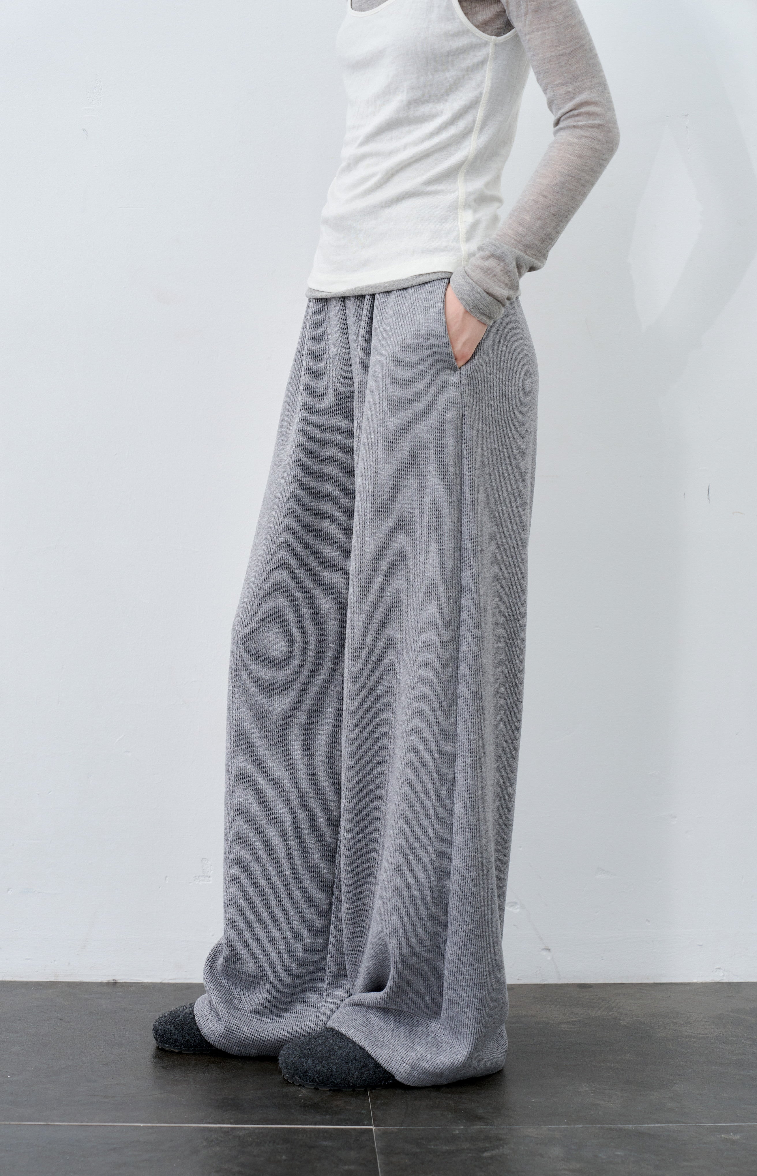 DRAPE WARM SWEATPANTS / 드레이프 웜 스웨트 팬츠