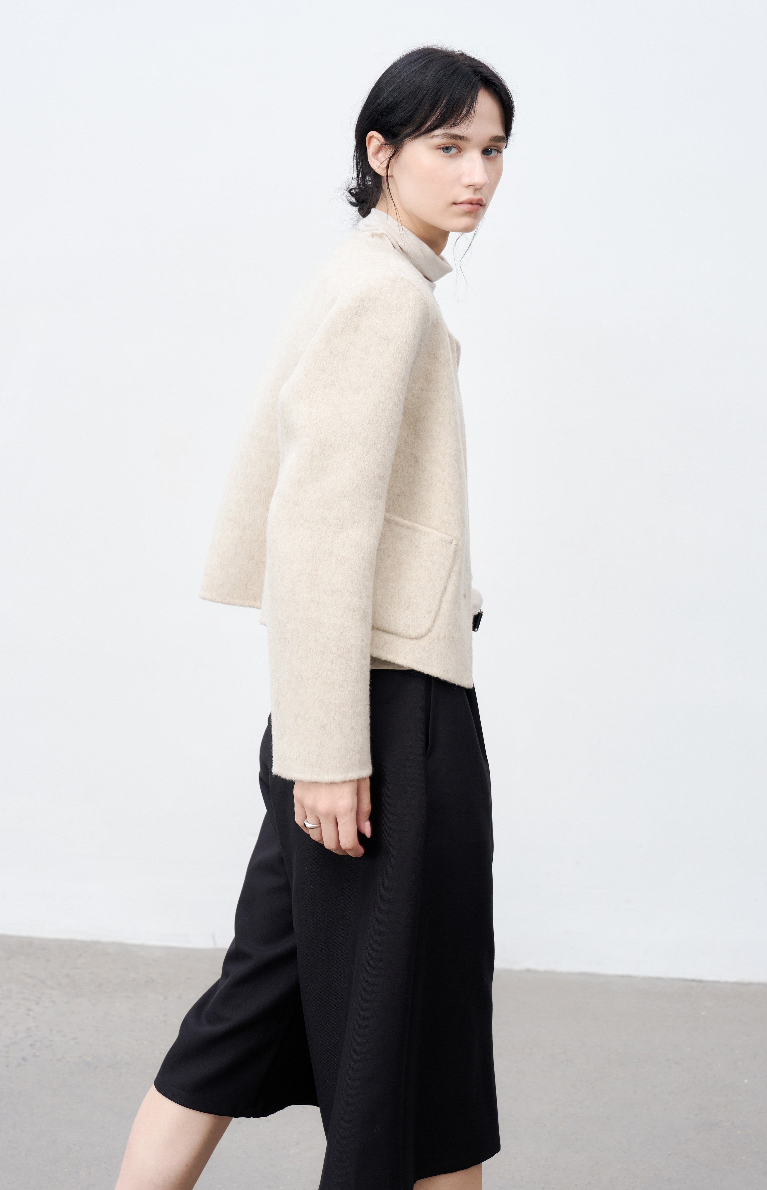 CLASSIC WOOL SHORT COAT / 클래식 울 쇼트 코트