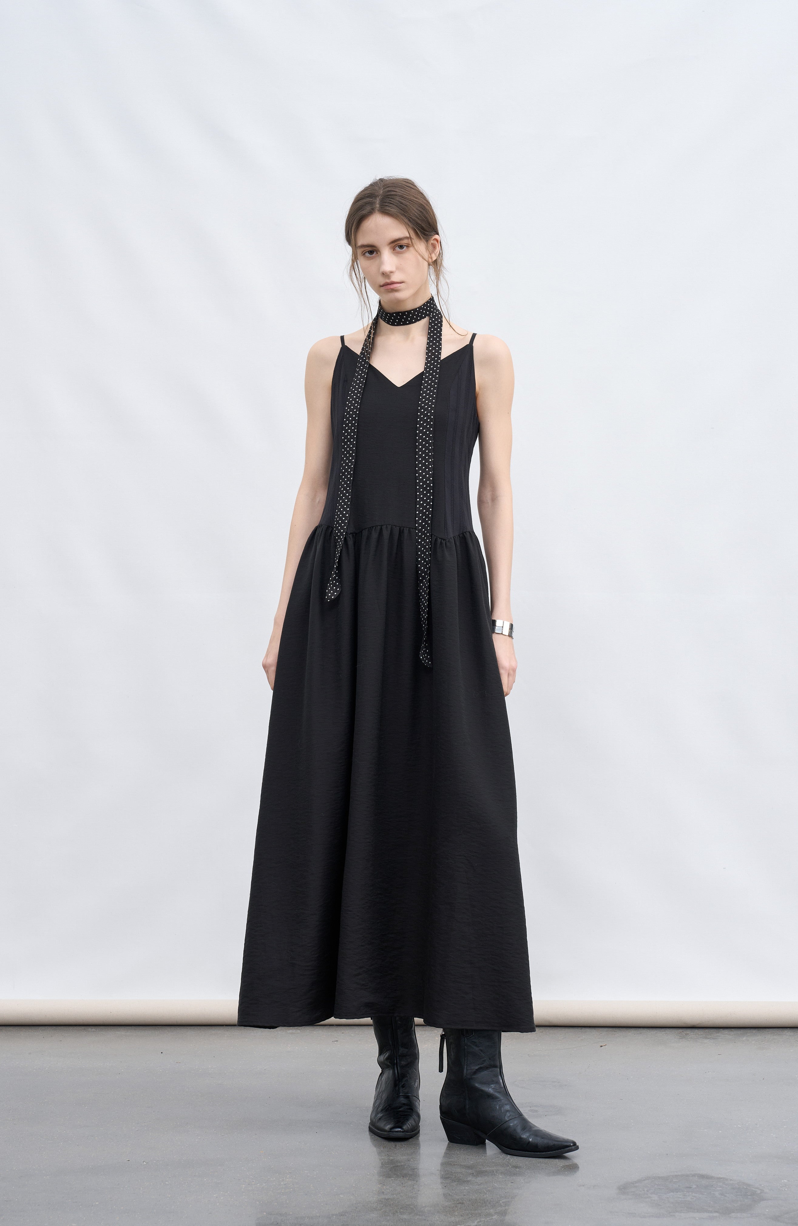 CLASSIC SHAPE VOLUME DRESS / 클래식 셰이프 볼륨 원피스