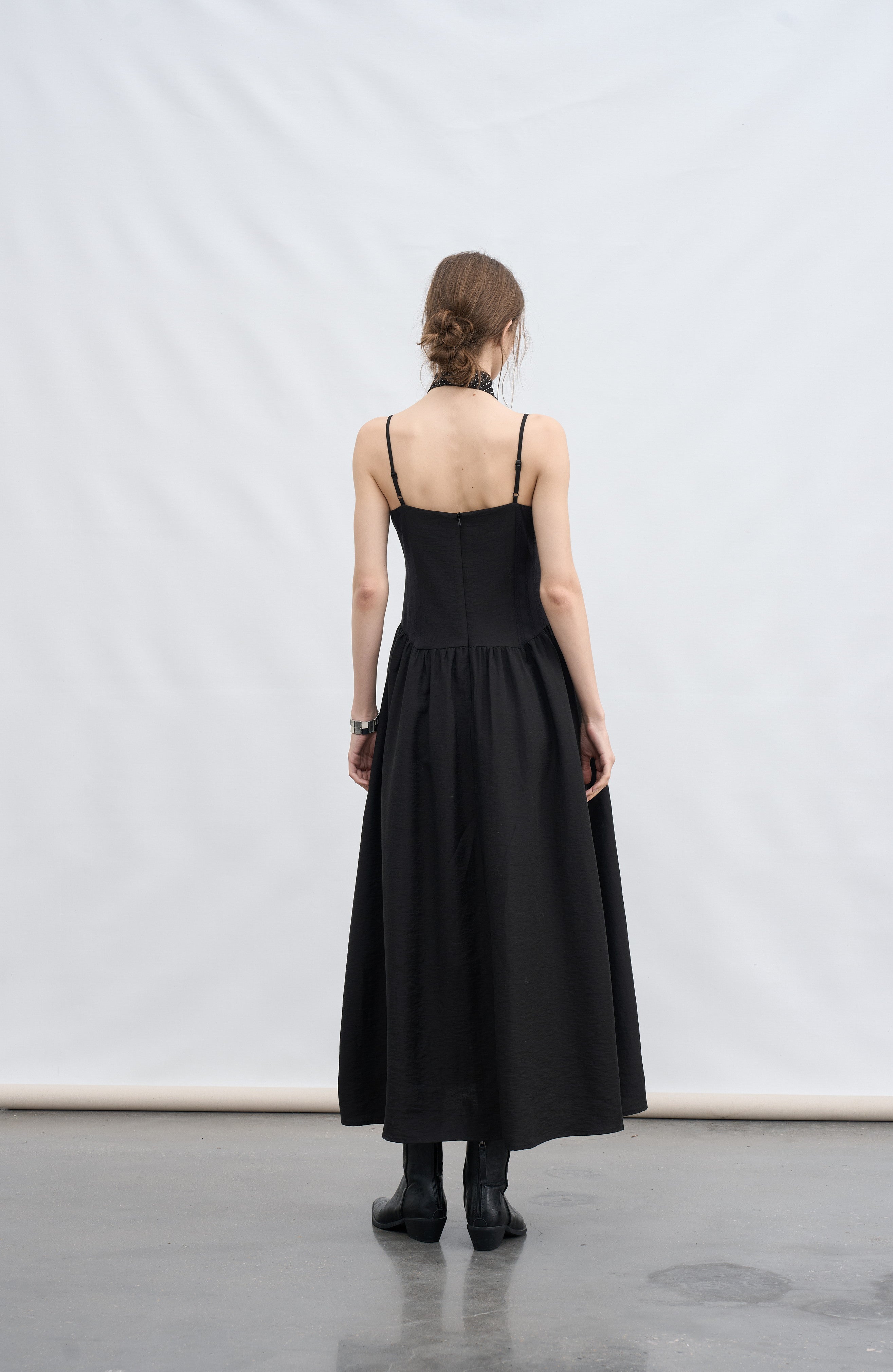 CLASSIC SHAPE VOLUME DRESS / 클래식 셰이프 볼륨 원피스