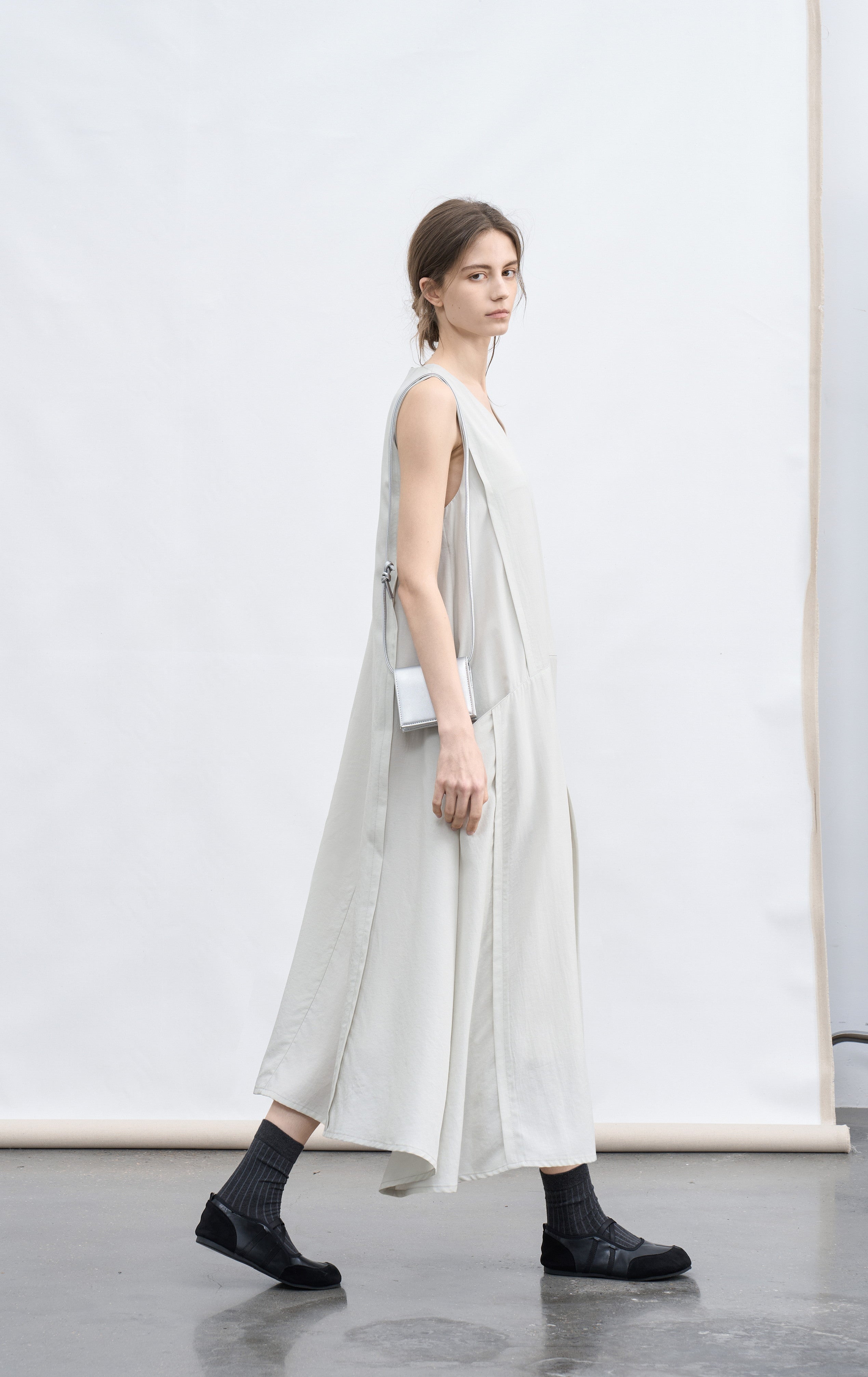 LIGHT TUCK MAXI DRESS / 라이트 터크 맥시 원피스