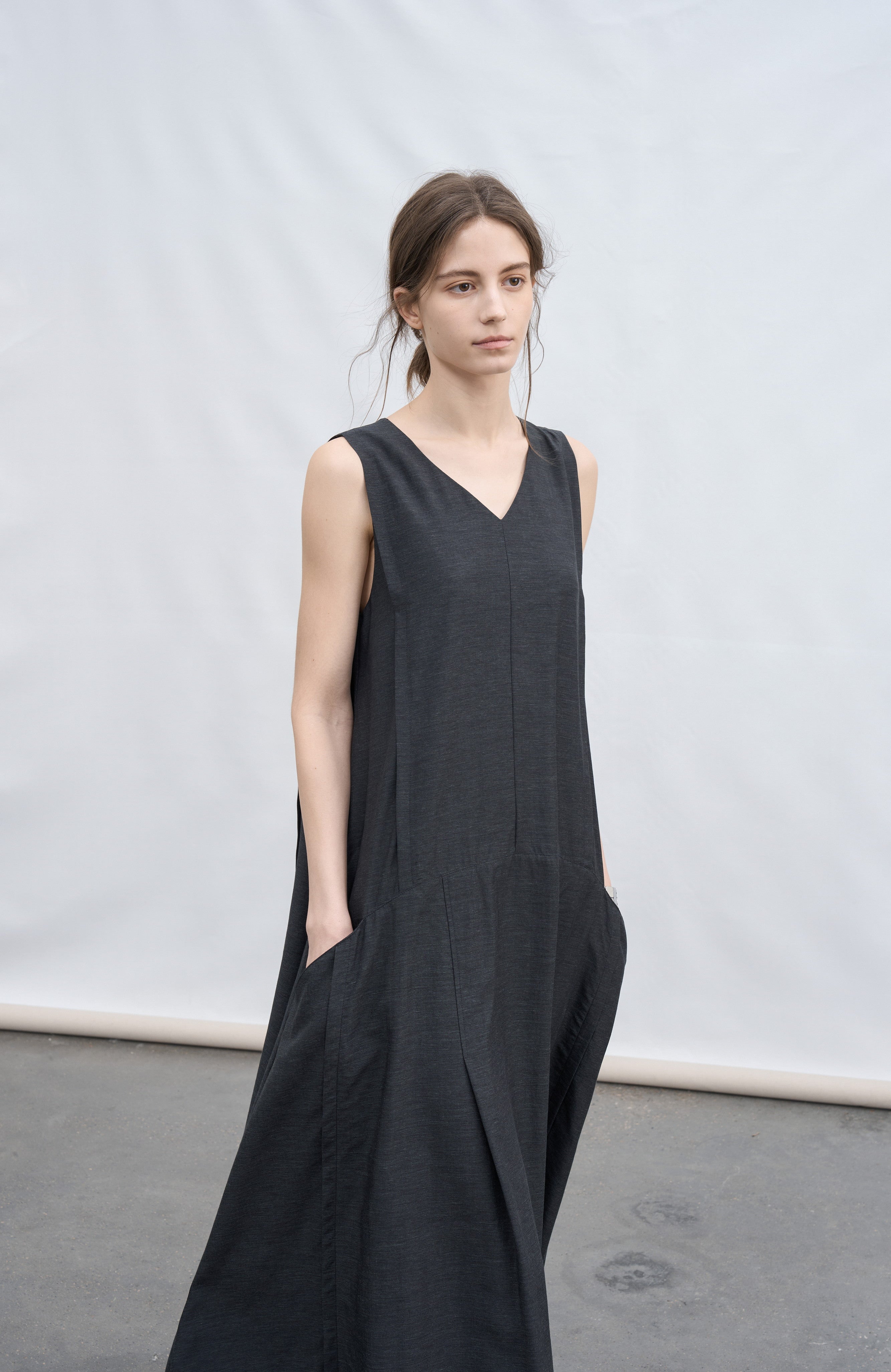 LIGHT TUCK MAXI DRESS / 라이트 터크 맥시 원피스