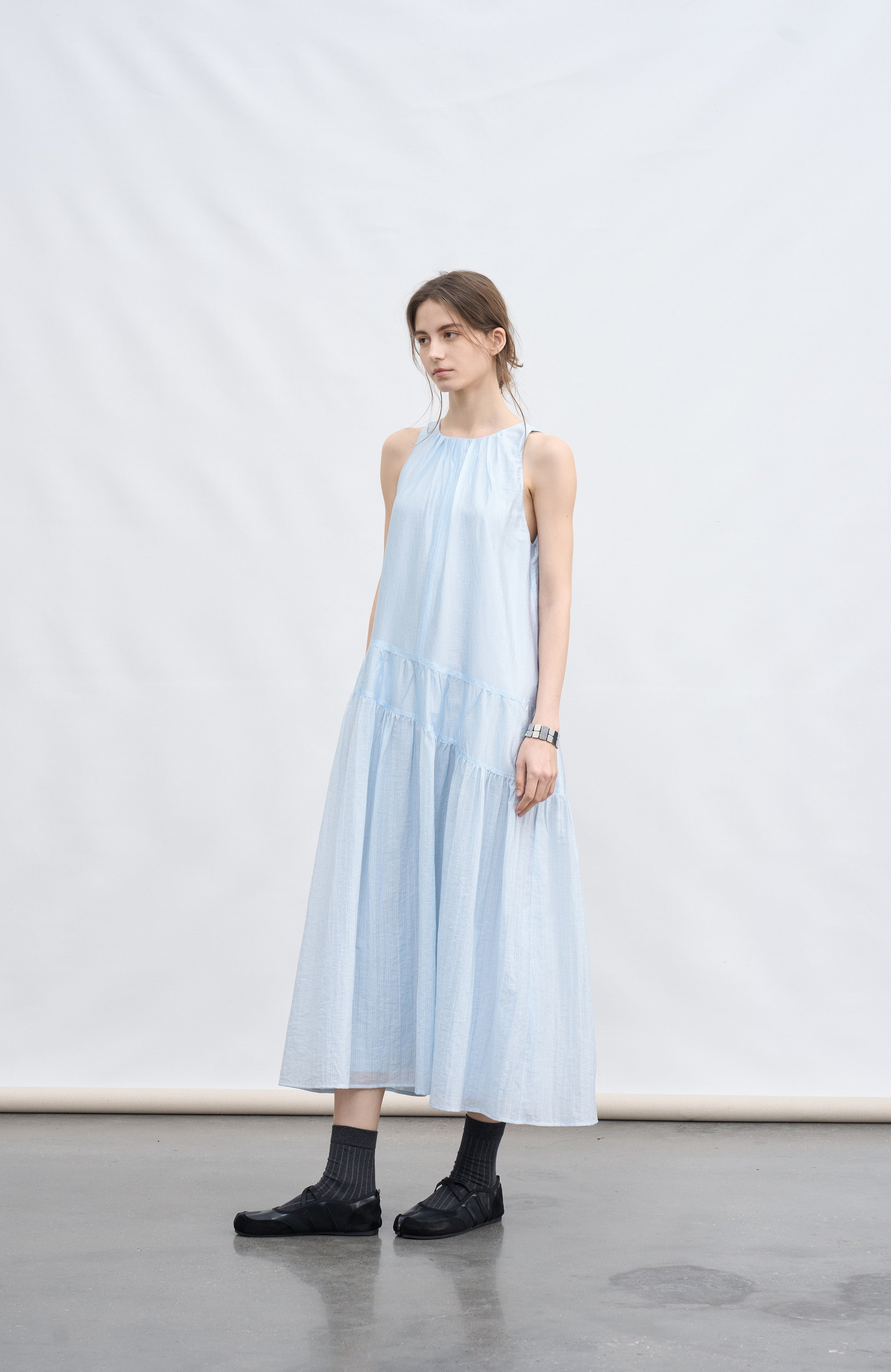 BACK RIBBON SMOOTH DRESS
