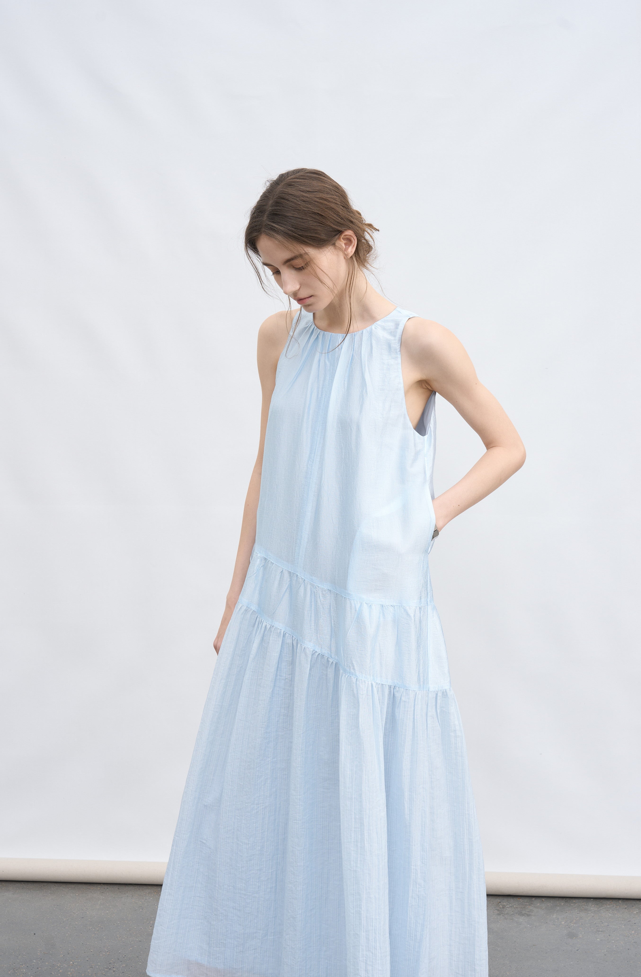 BACK RIBBON SMOOTH DRESS