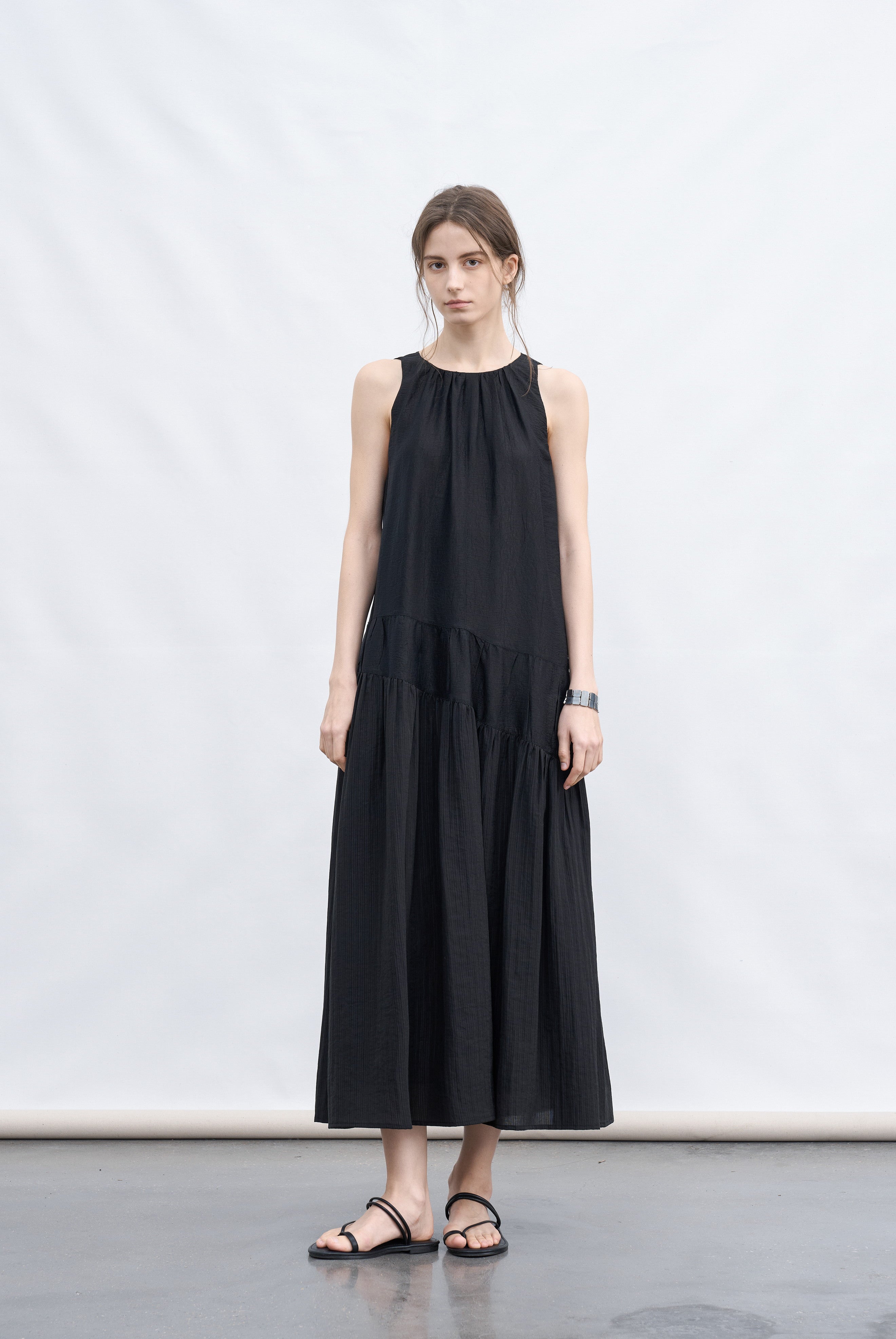 BACK RIBBON SMOOTH DRESS