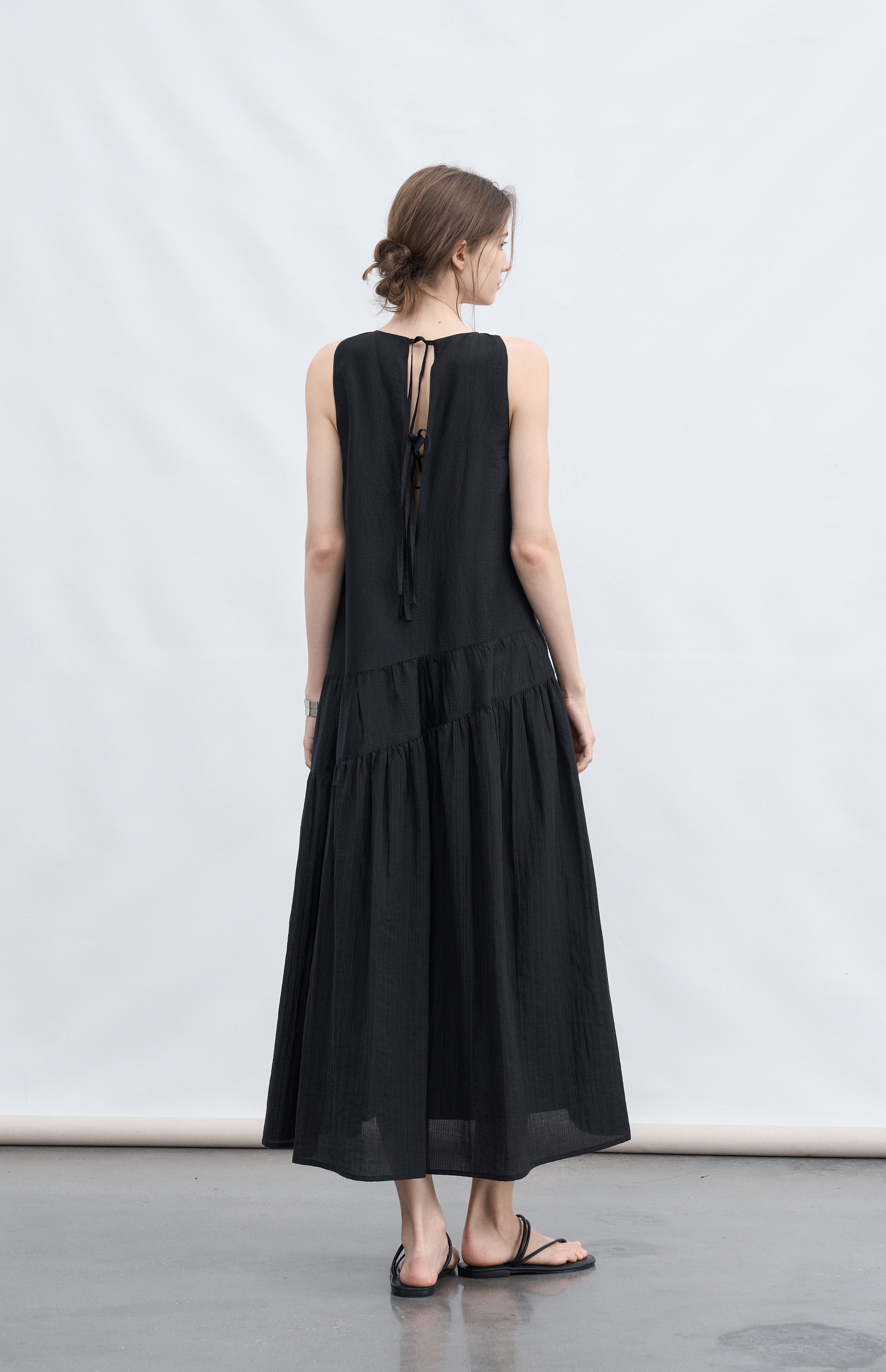 BACK RIBBON SMOOTH DRESS
