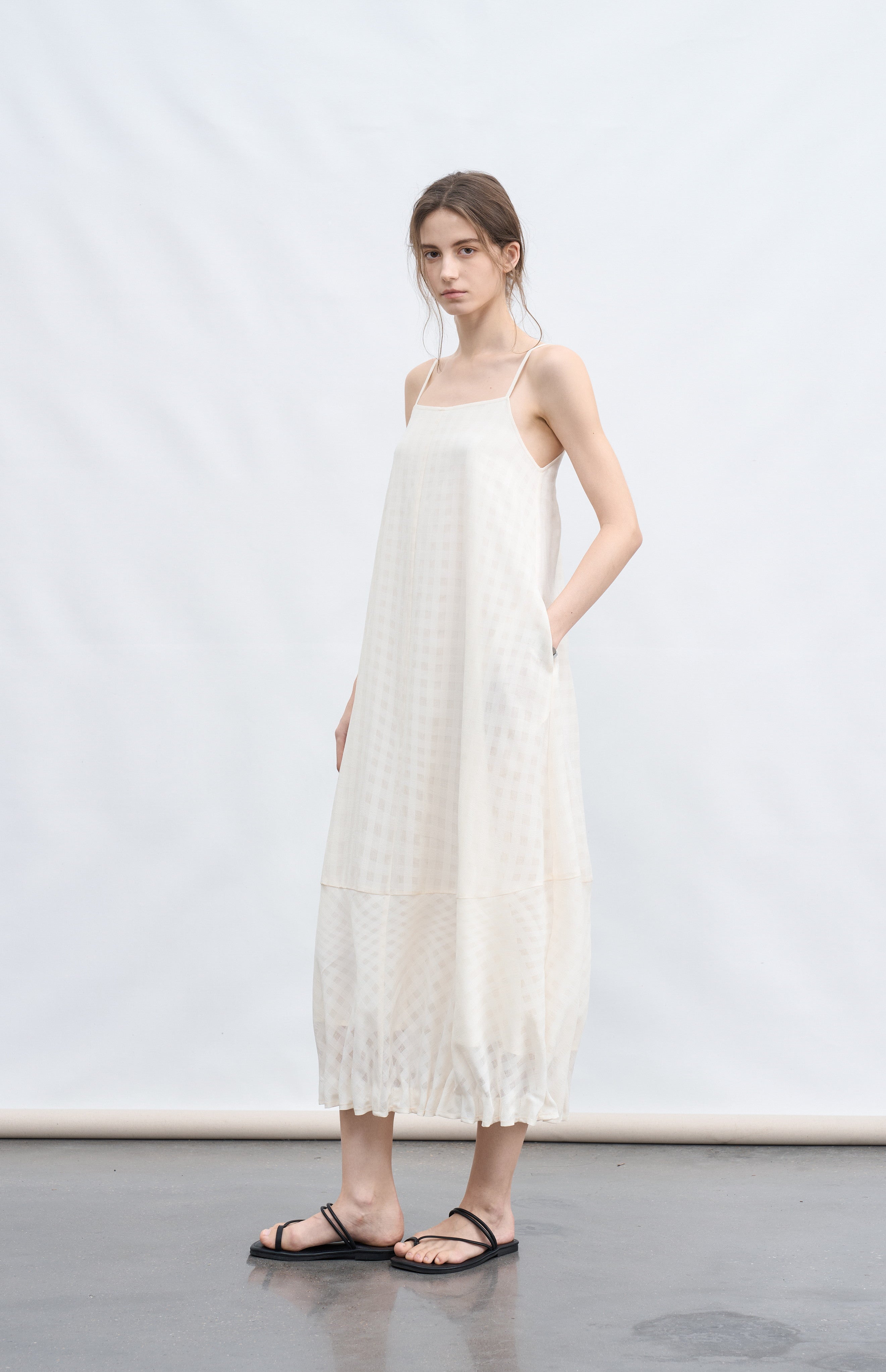 BALLOON GATHER CHECK DRESS / 벌룬 개더 체크 드레스
