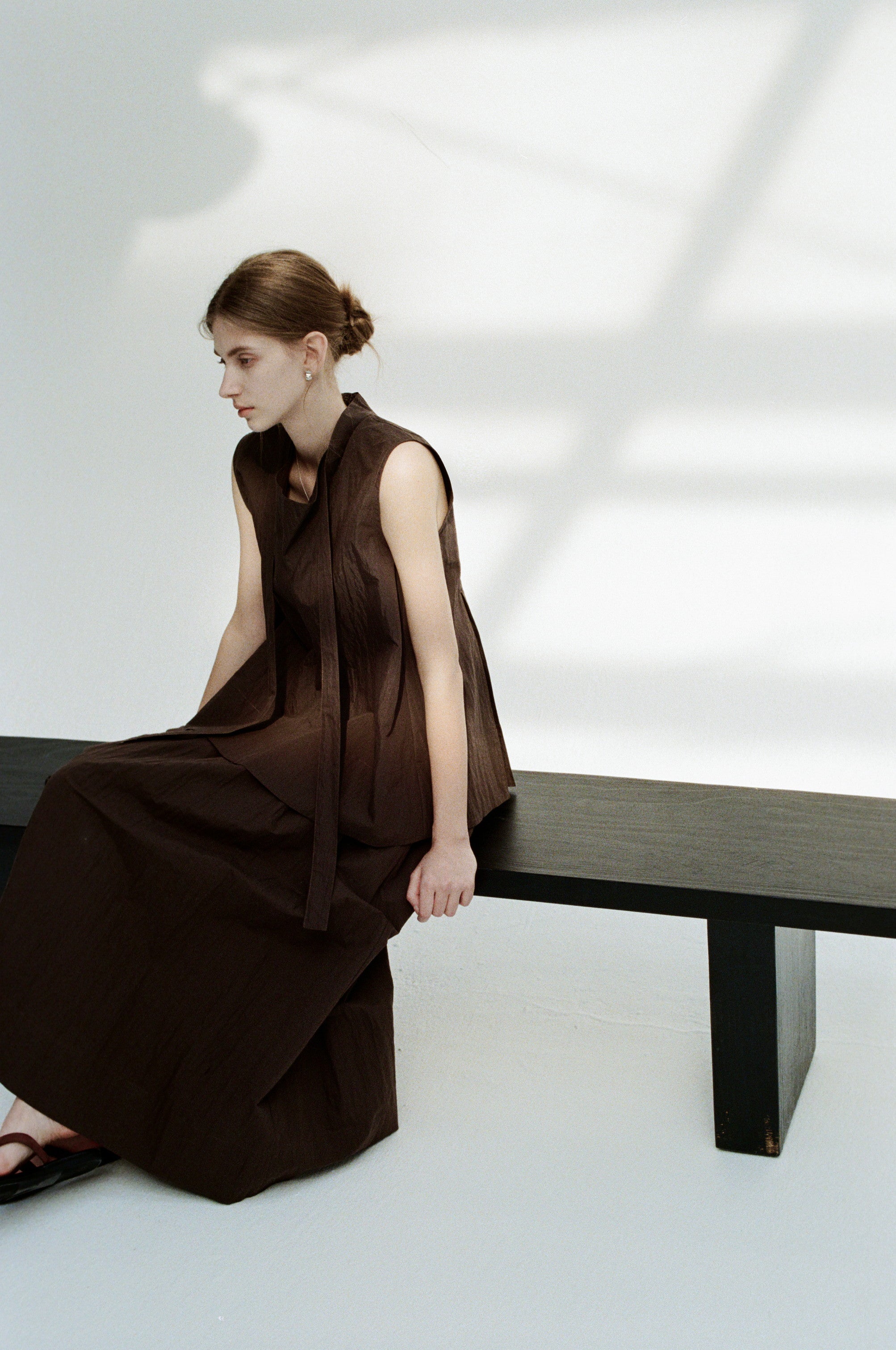 VOLUME GATHER BROWN SKIRT