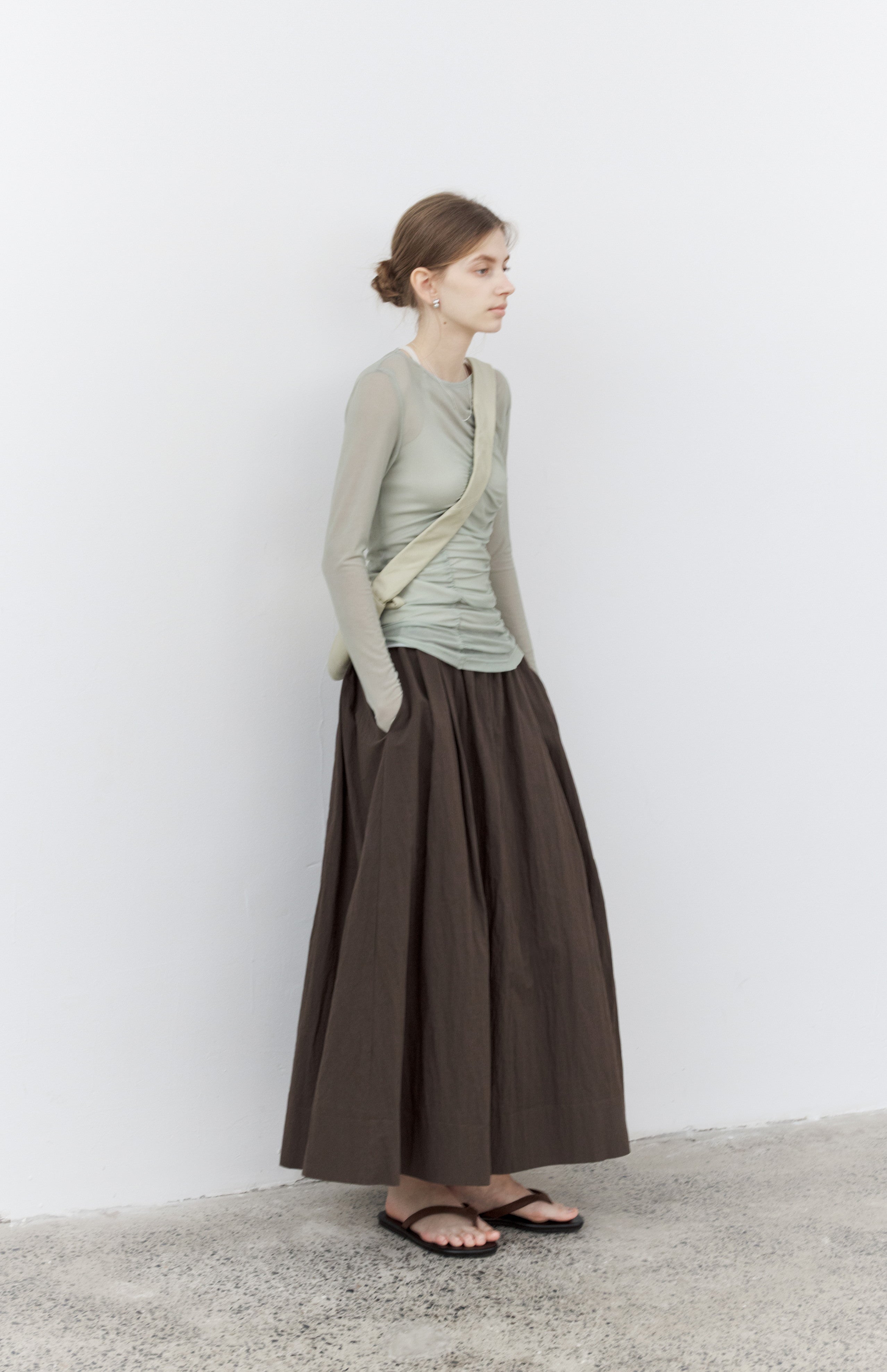 VOLUME GATHER BROWN SKIRT