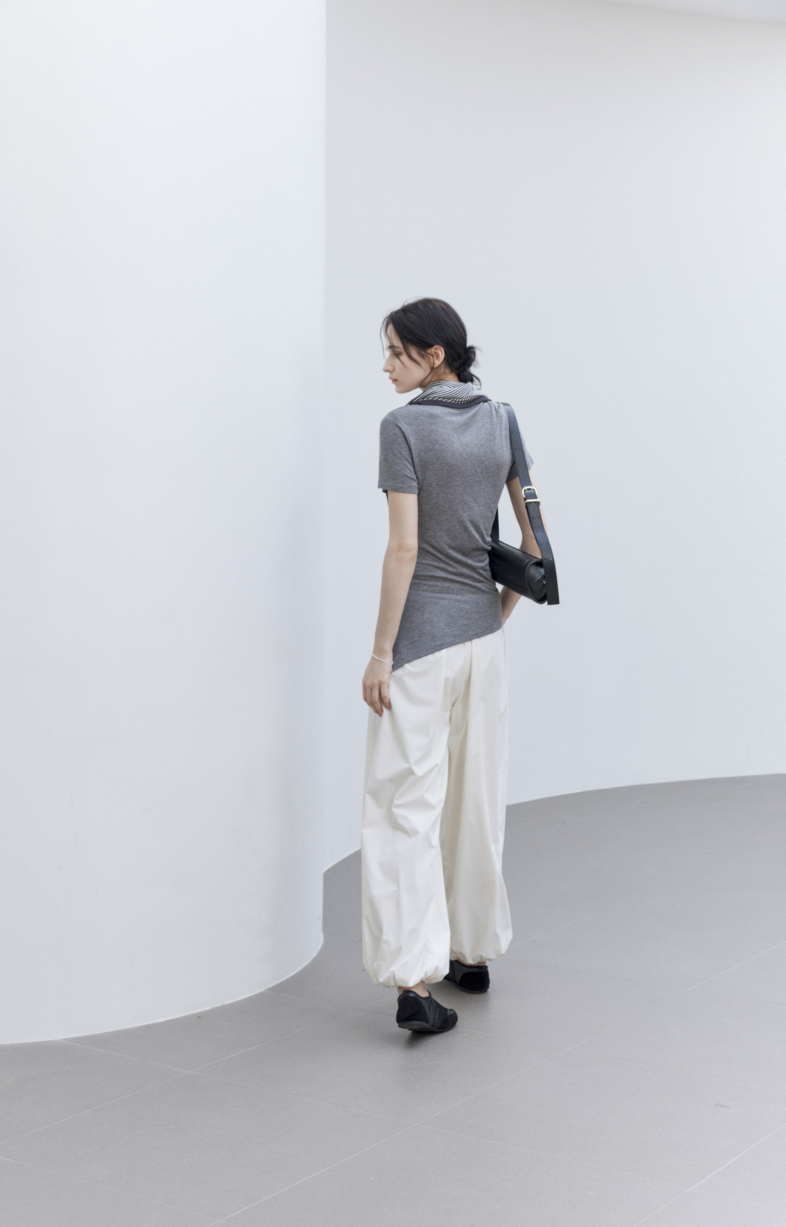 ASYMMETRIC HEM FIT T-SHIRT