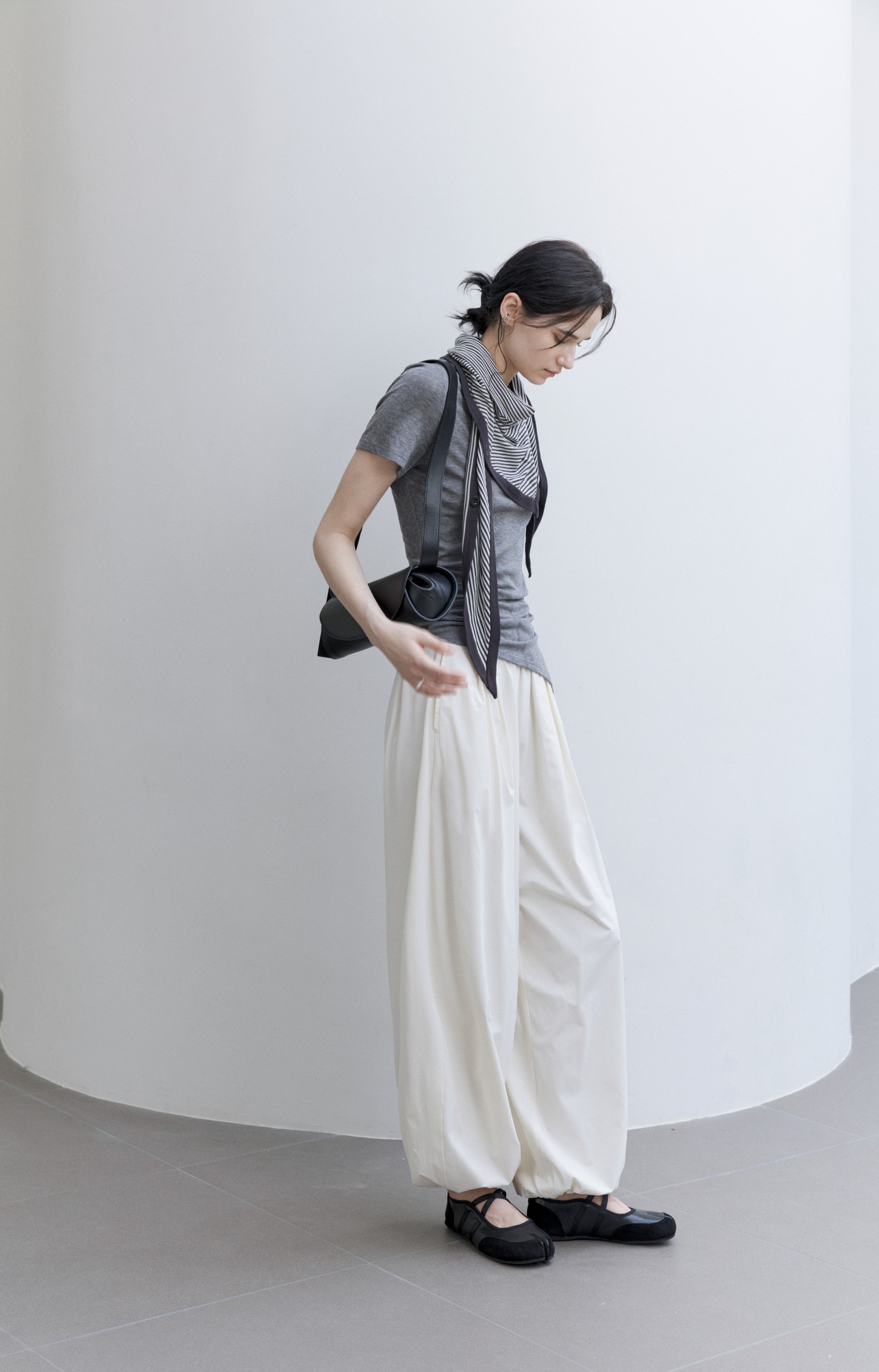 ASYMMETRIC HEM FIT T-SHIRT